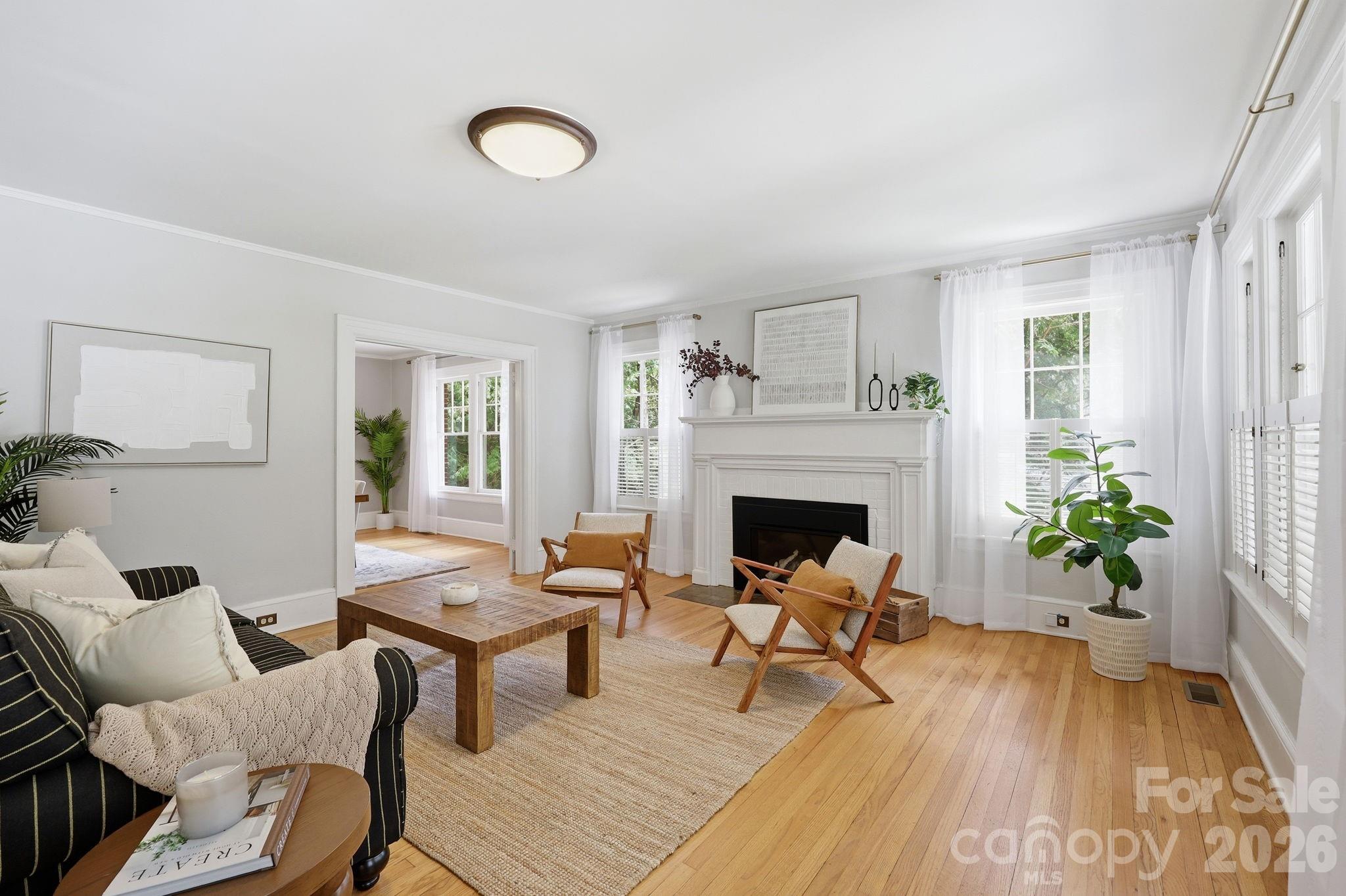 23 Warwick Place — Asheville