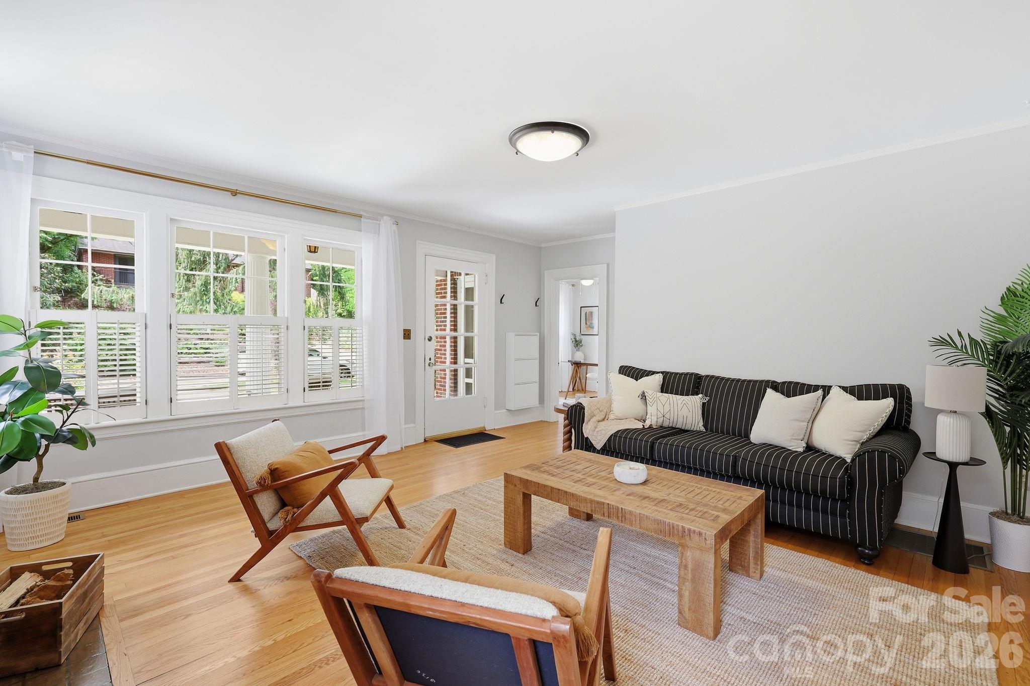 23 Warwick Place — Asheville