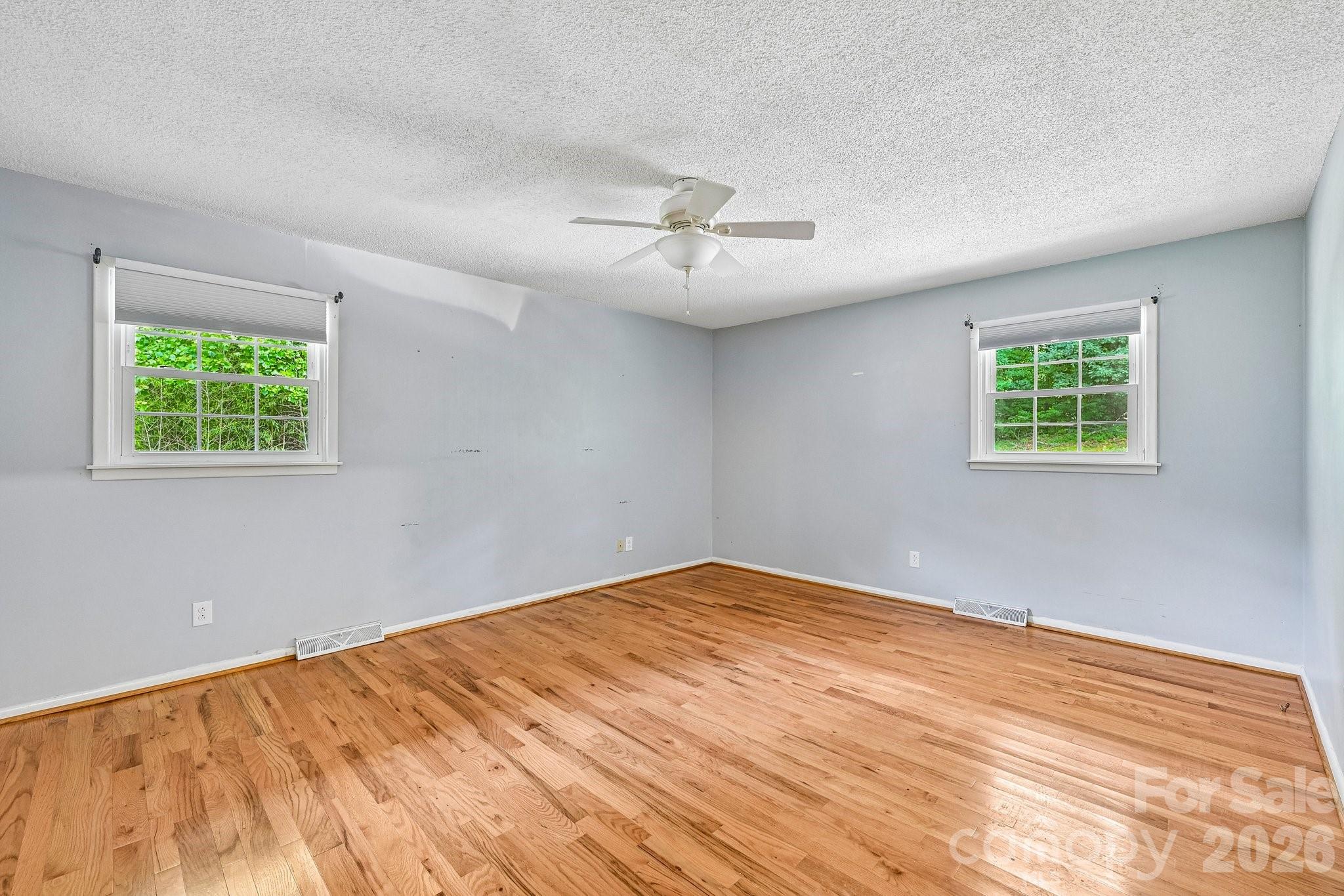 8417 Rolling Hills Avenue — Hickory