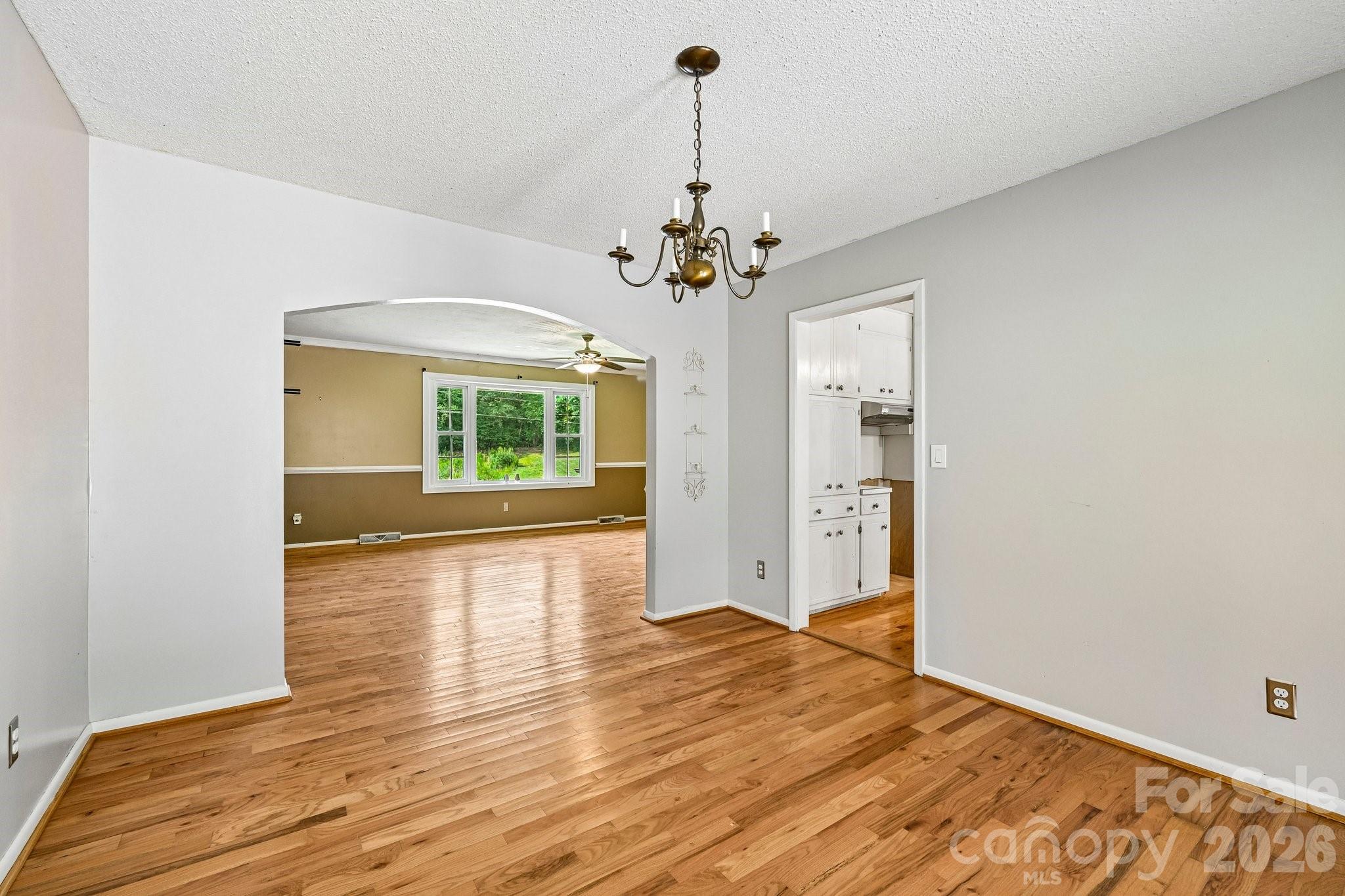 8417 Rolling Hills Avenue — Hickory
