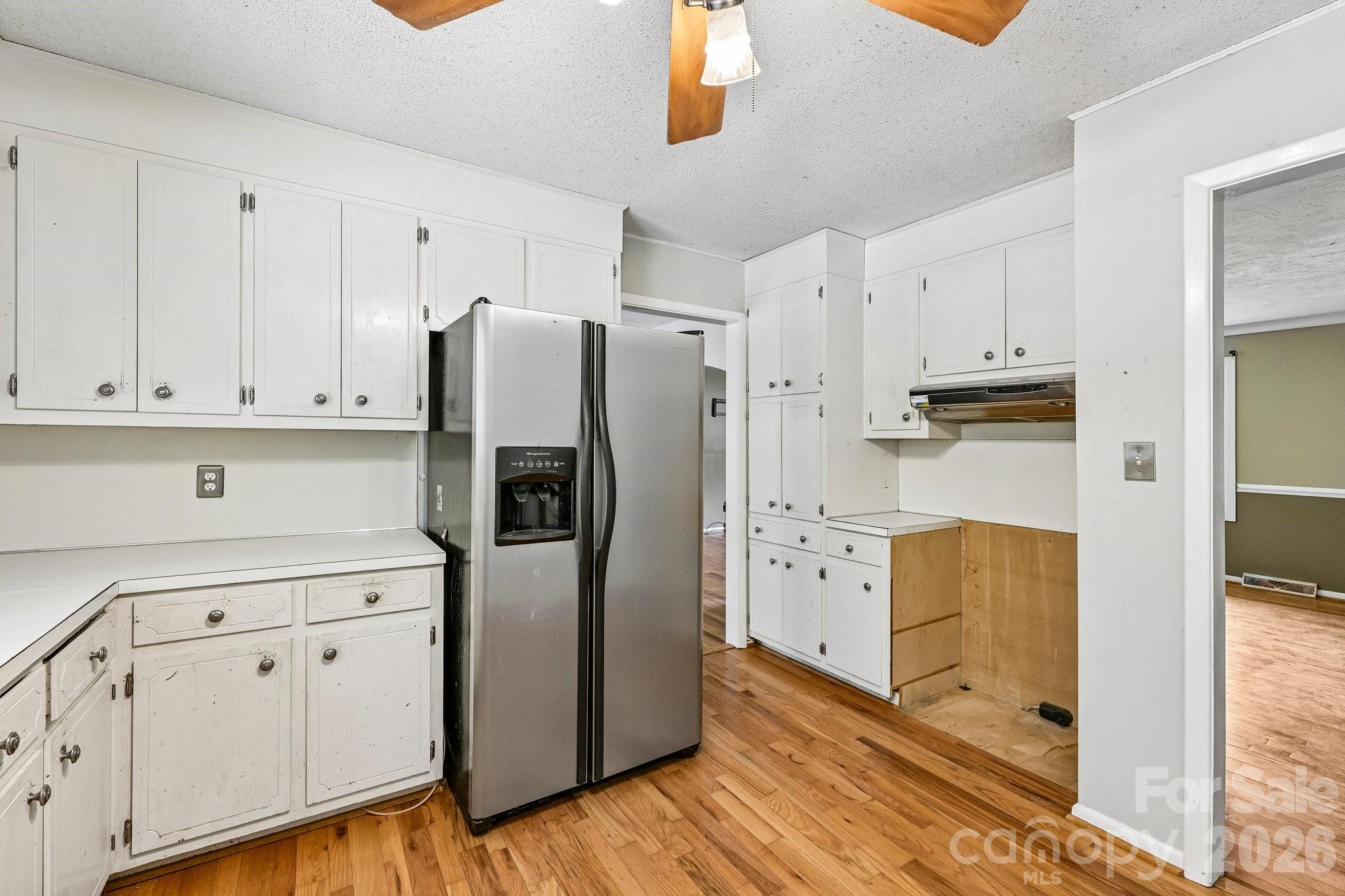 8417 Rolling Hills Avenue — Hickory