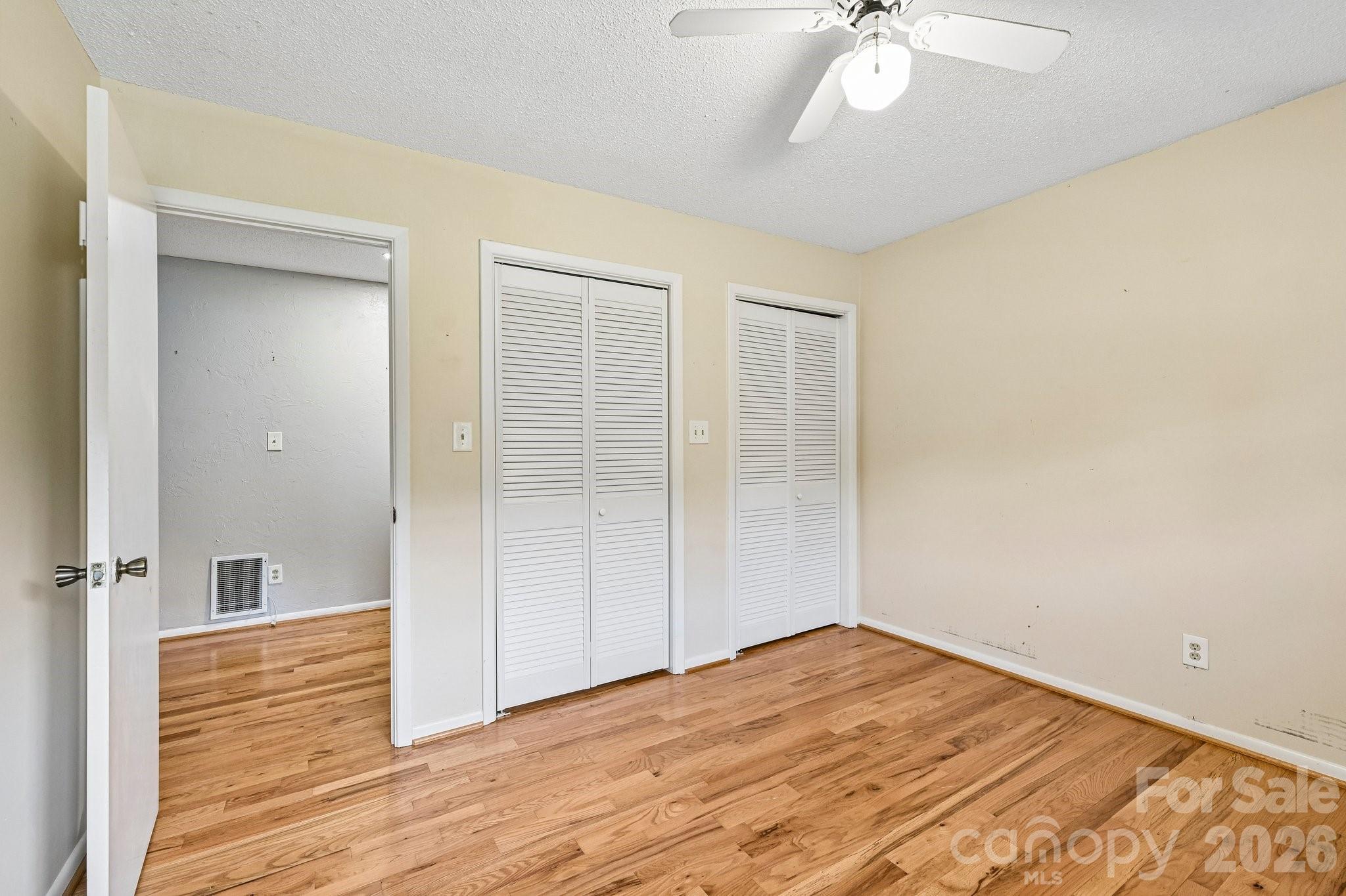 8417 Rolling Hills Avenue — Hickory