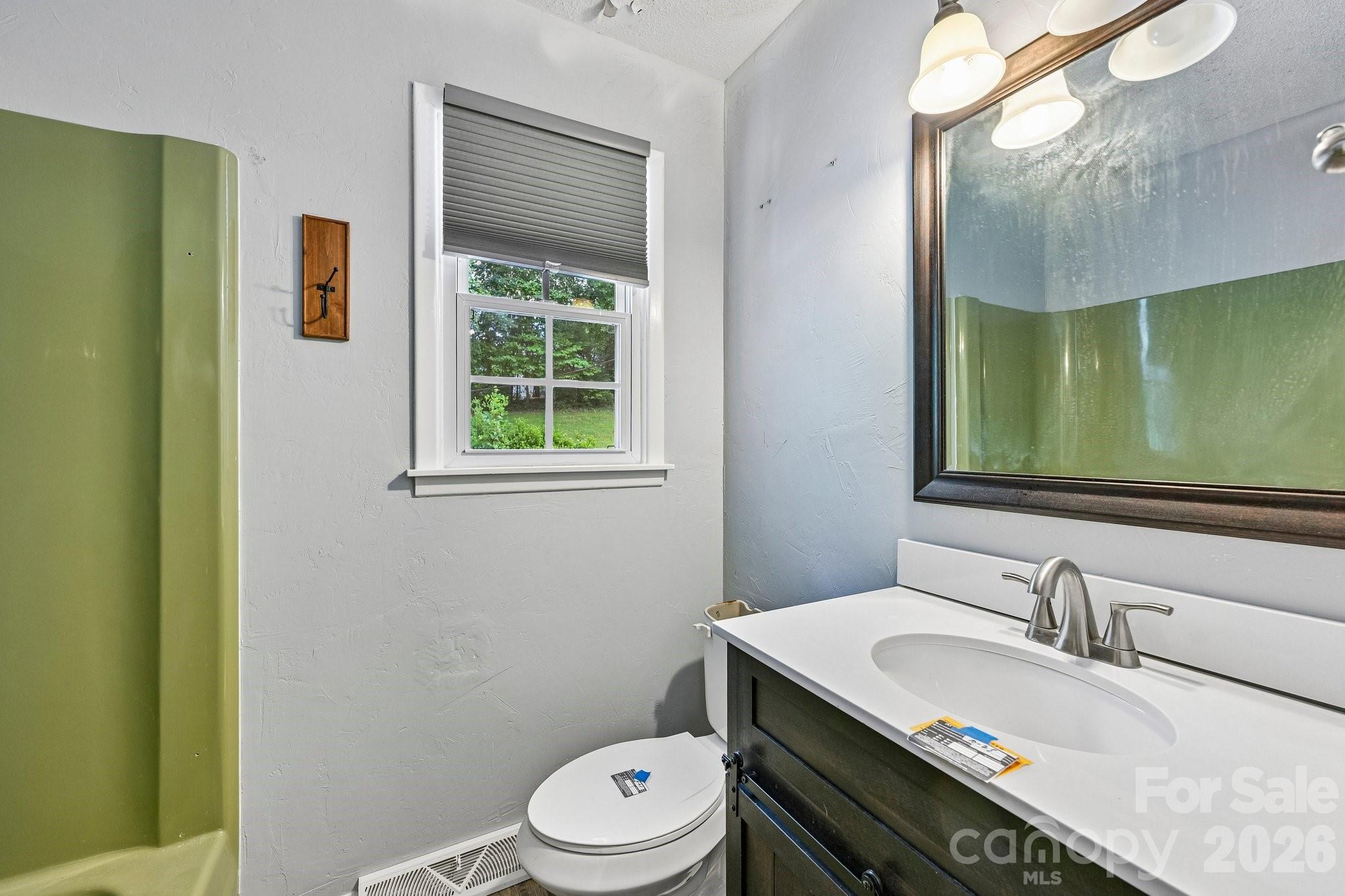 8417 Rolling Hills Avenue — Hickory