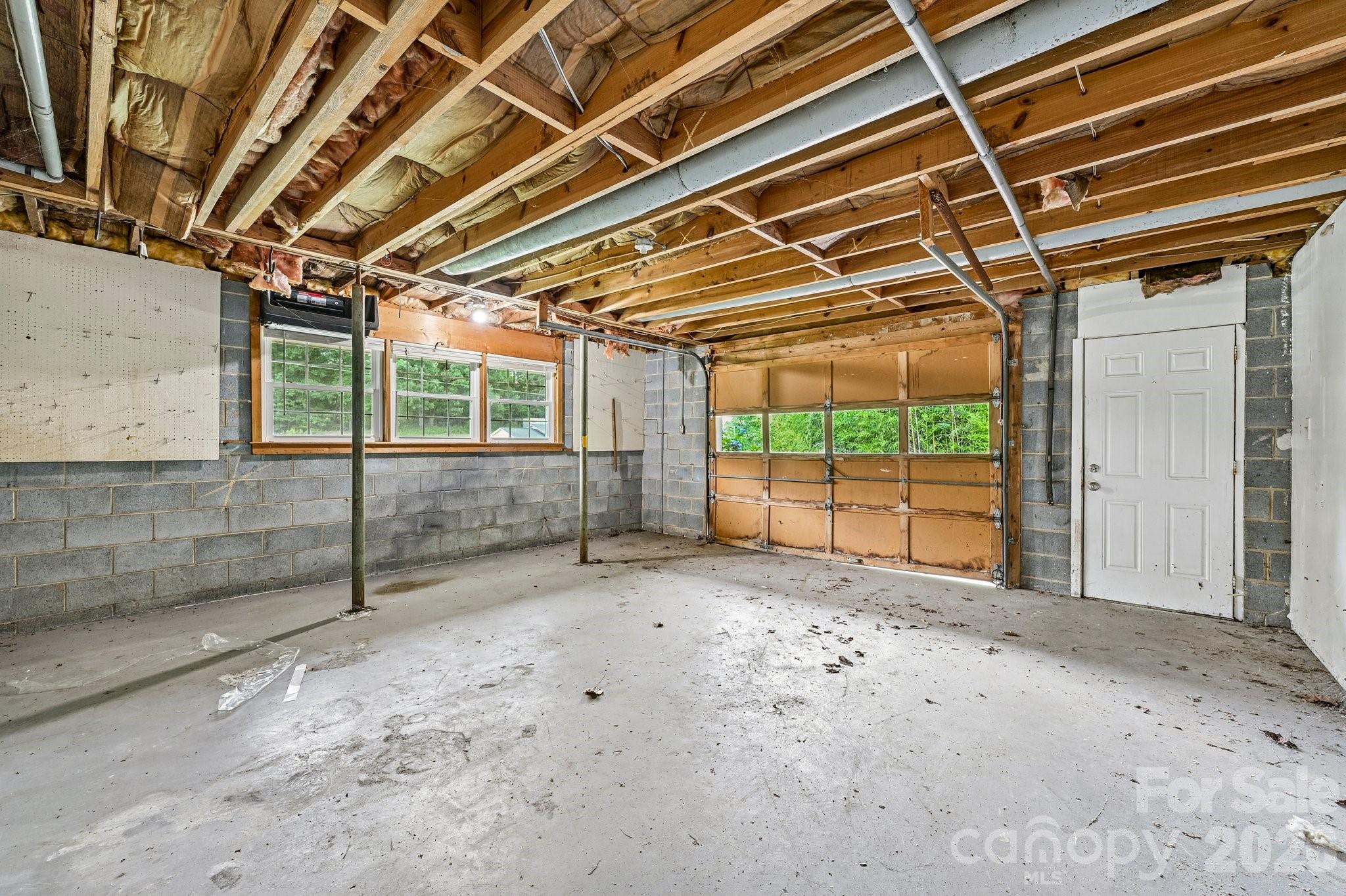 8417 Rolling Hills Avenue — Hickory