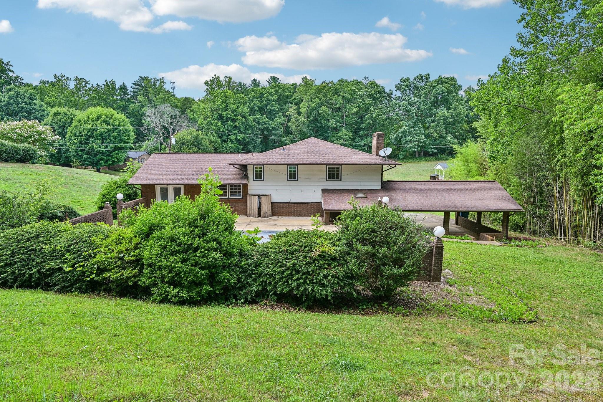 8417 Rolling Hills Avenue — Hickory