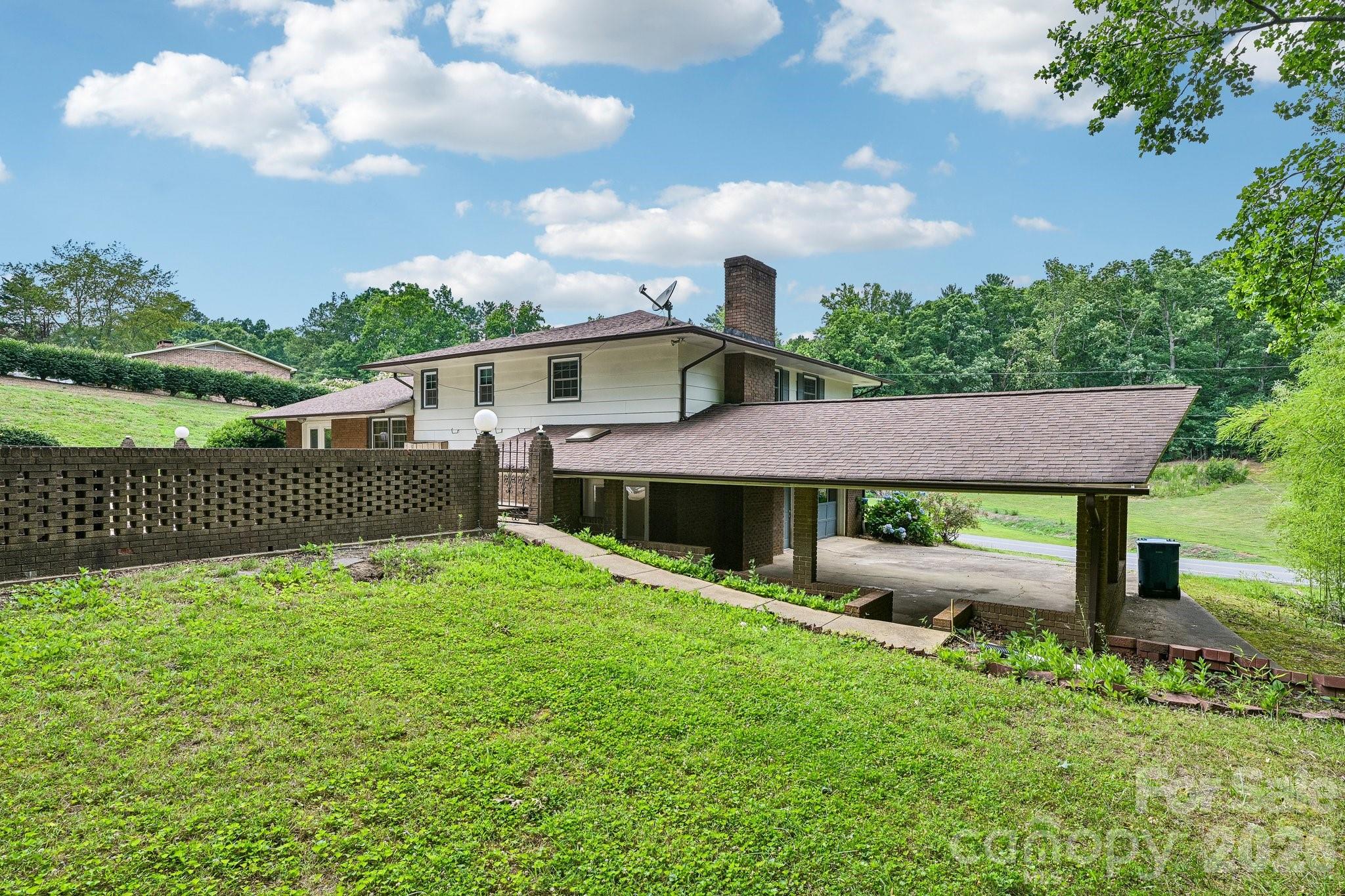 8417 Rolling Hills Avenue — Hickory