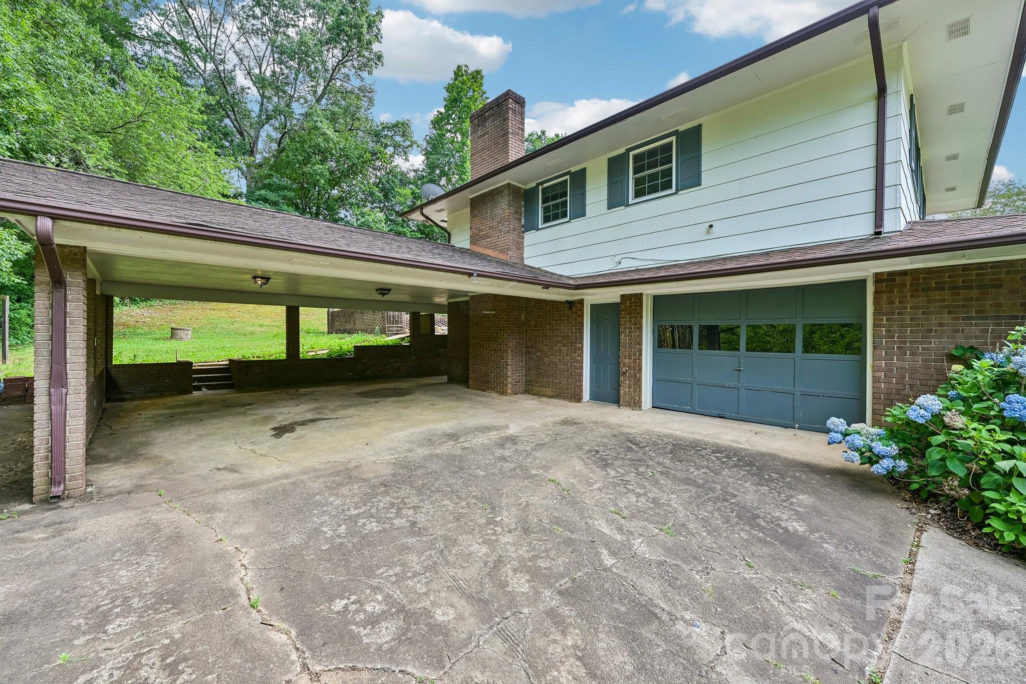8417 Rolling Hills Avenue — Hickory