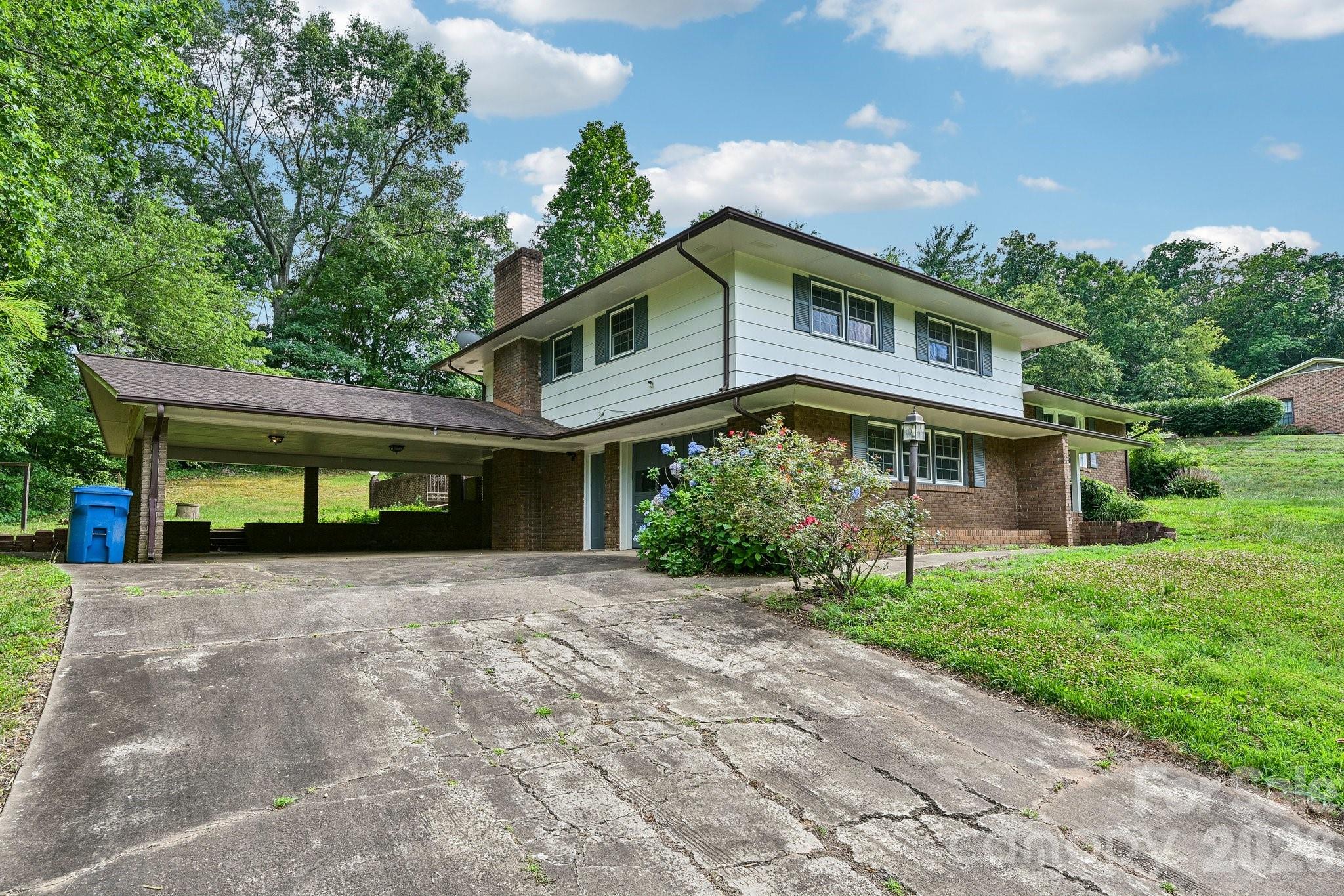 8417 Rolling Hills Avenue — Hickory