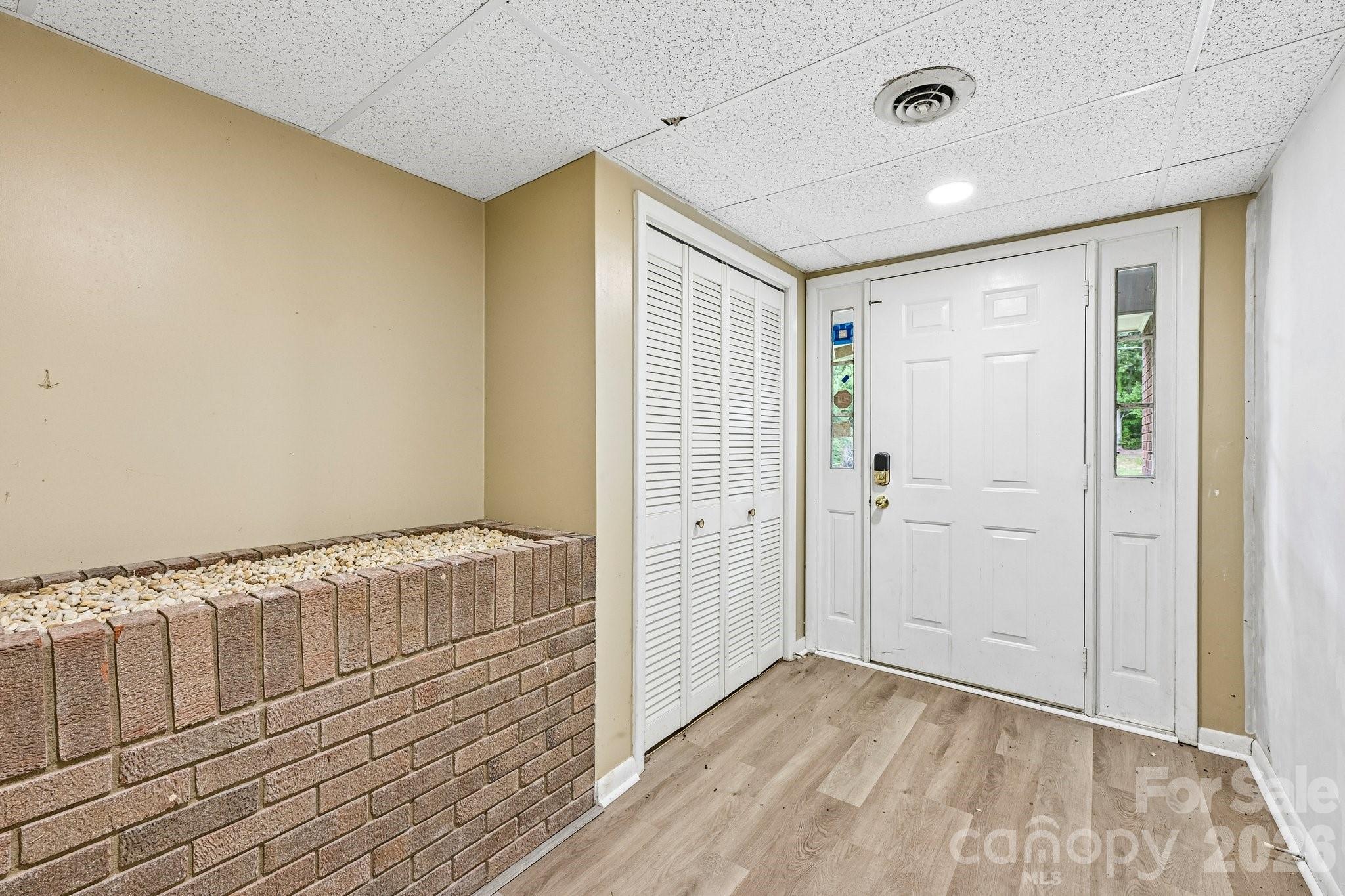 8417 Rolling Hills Avenue — Hickory