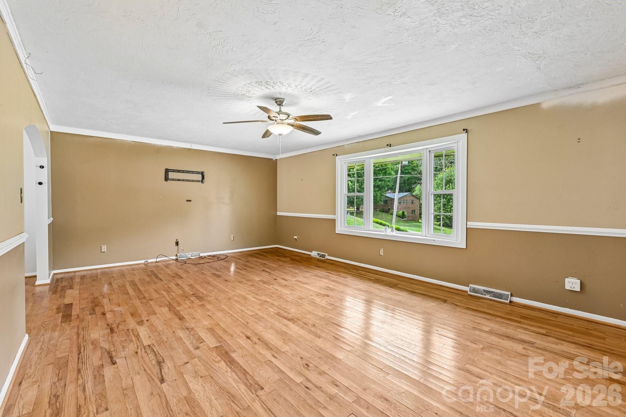 8417 Rolling Hills Avenue — Hickory