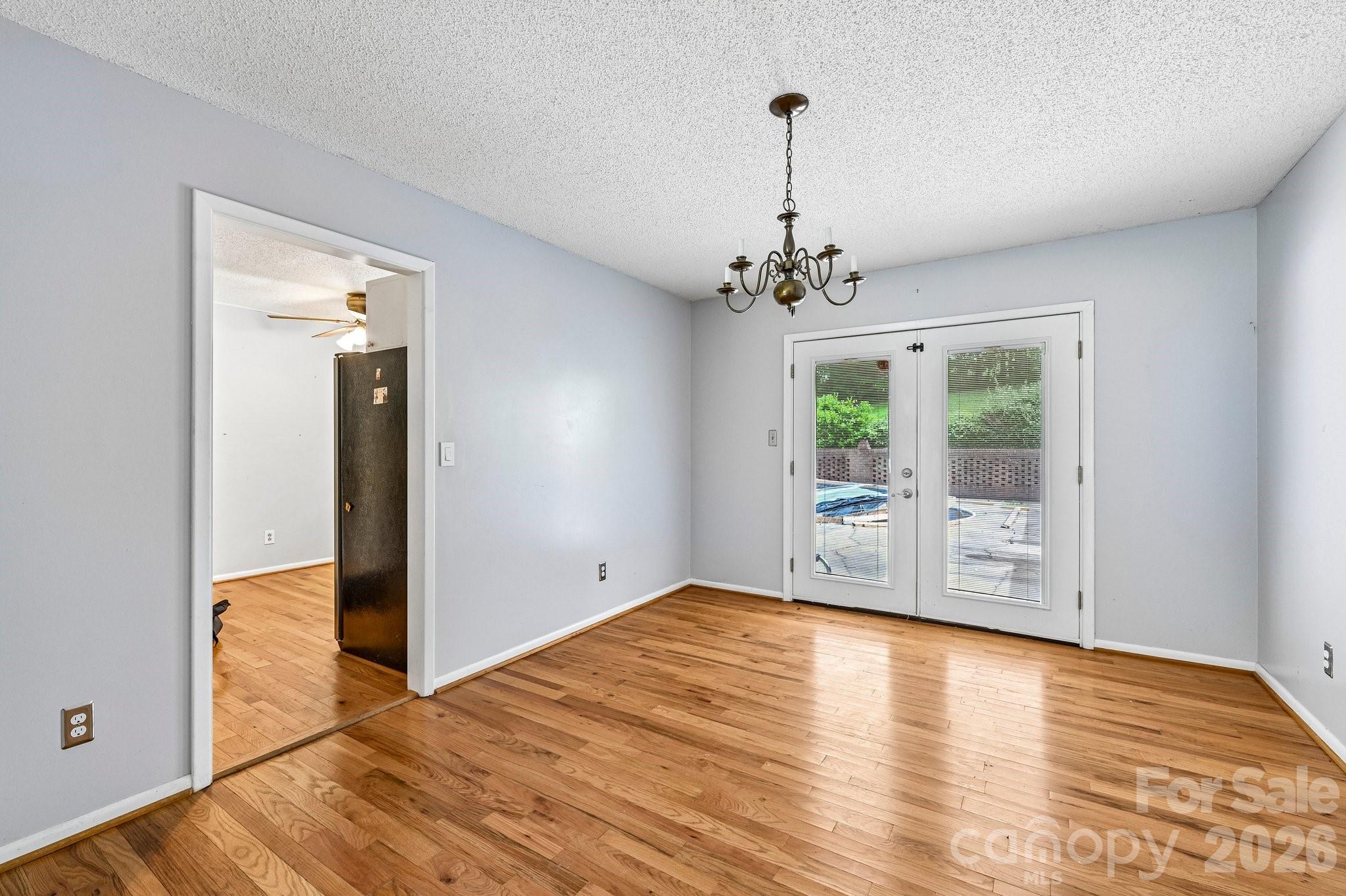 8417 Rolling Hills Avenue — Hickory