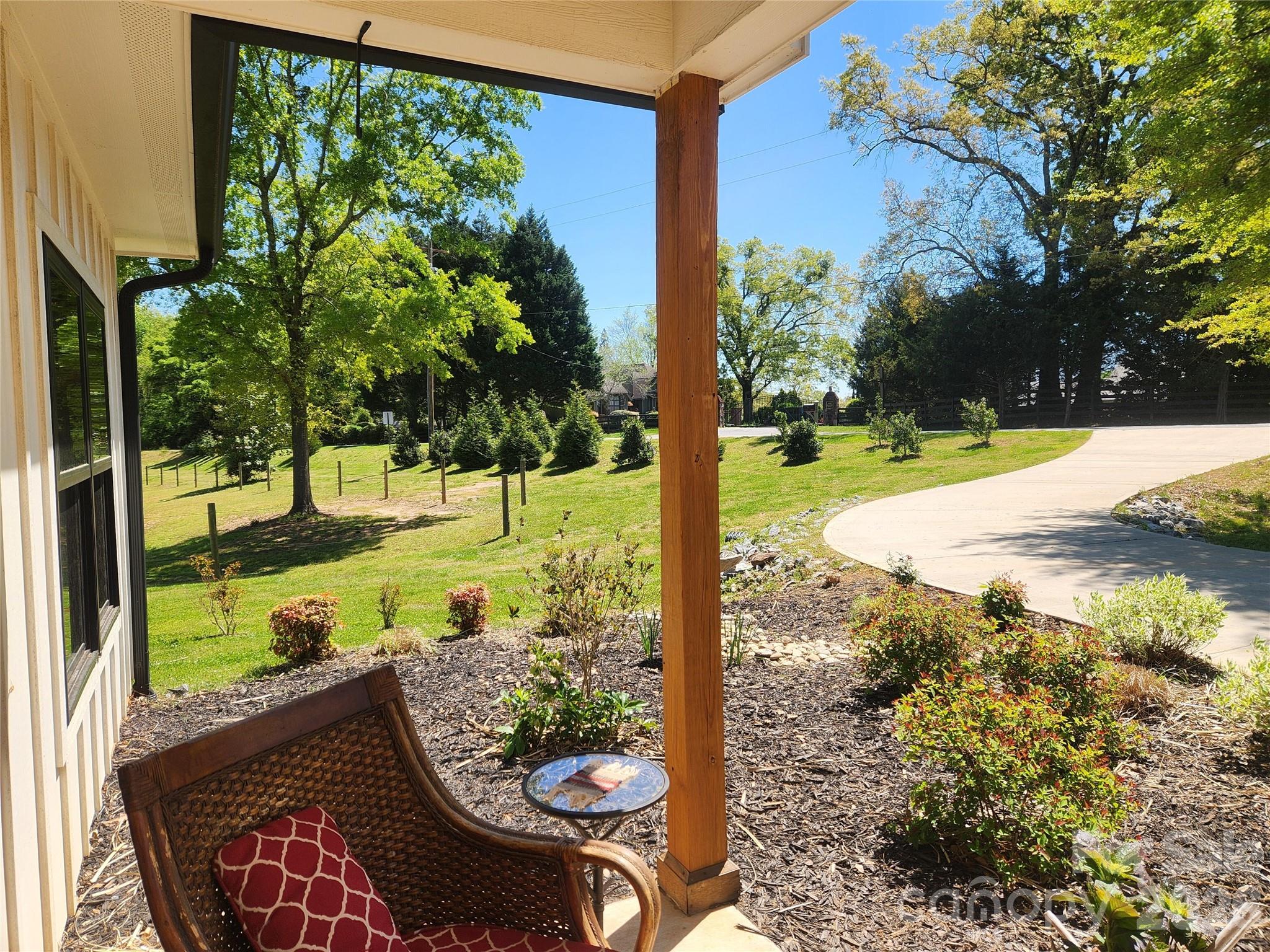 4085 Hunting Country Road — Tryon