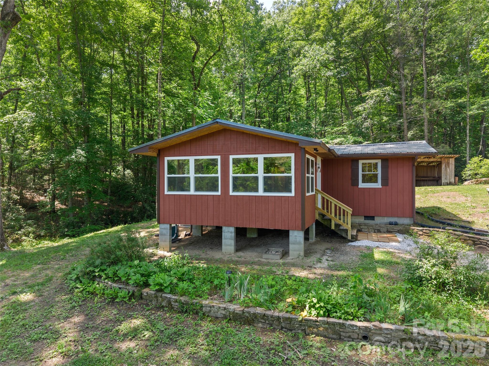 563 Burgess Road — Mill Spring