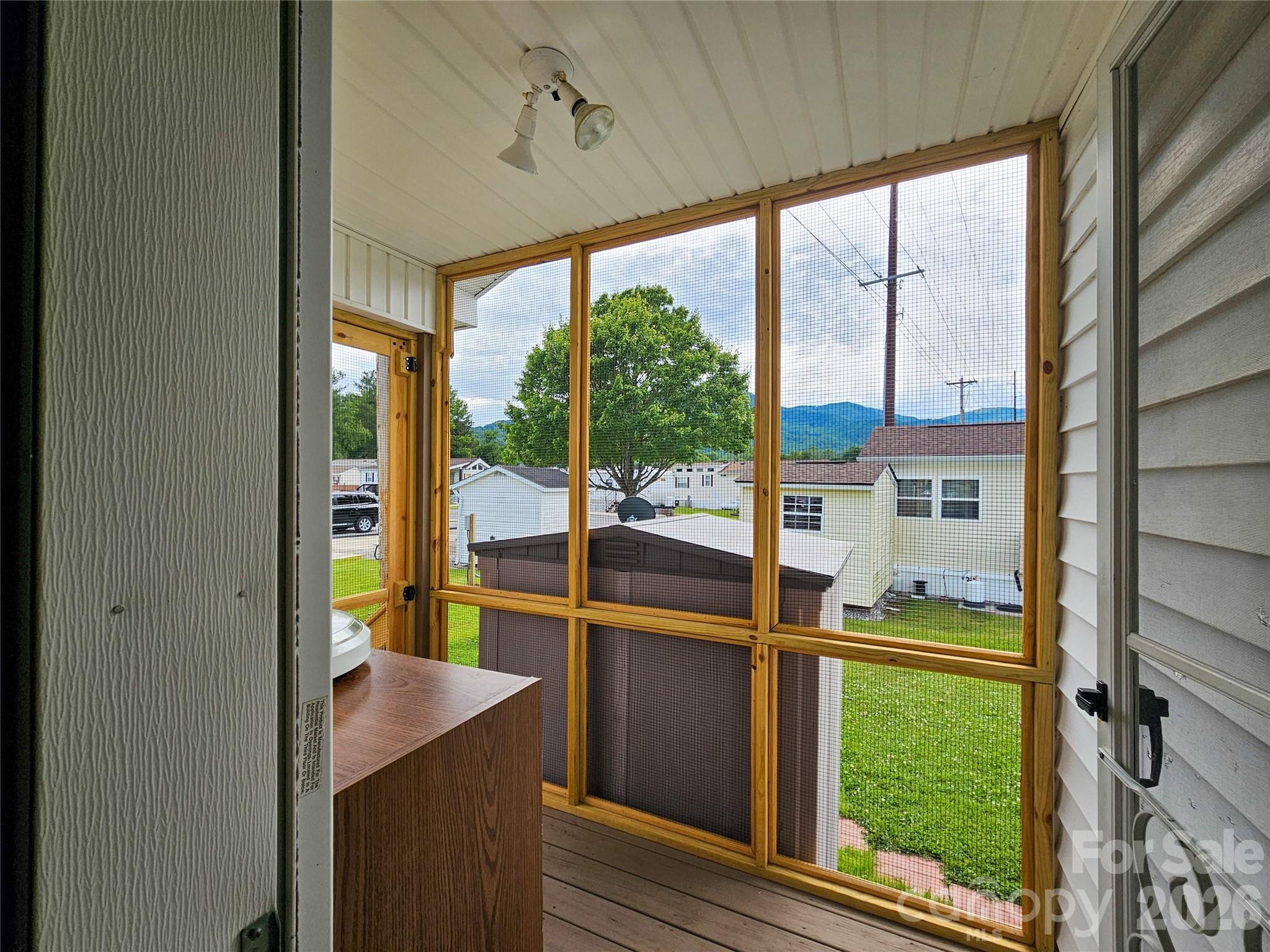 68 Strollers Lane — Waynesville