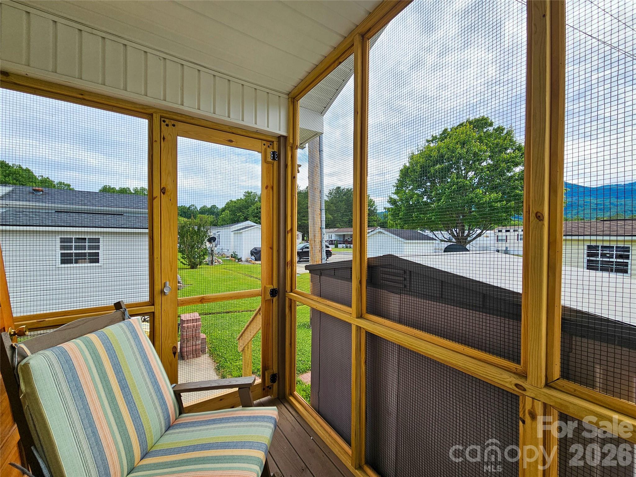 68 Strollers Lane — Waynesville