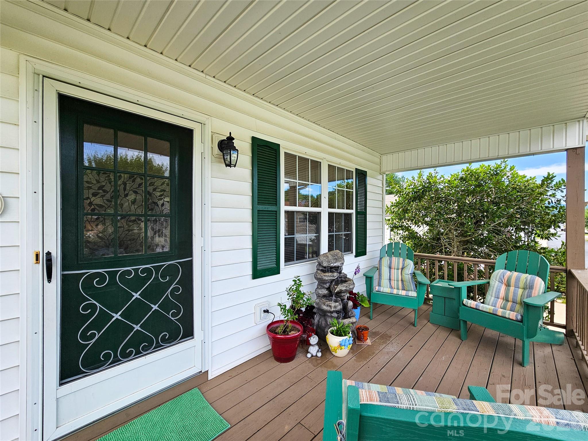 68 Strollers Lane — Waynesville