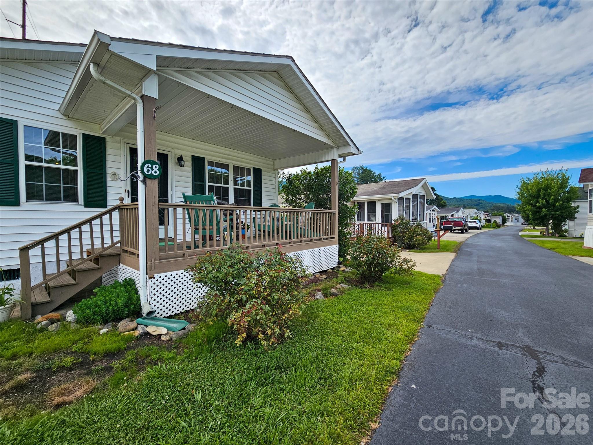 68 Strollers Lane — Waynesville
