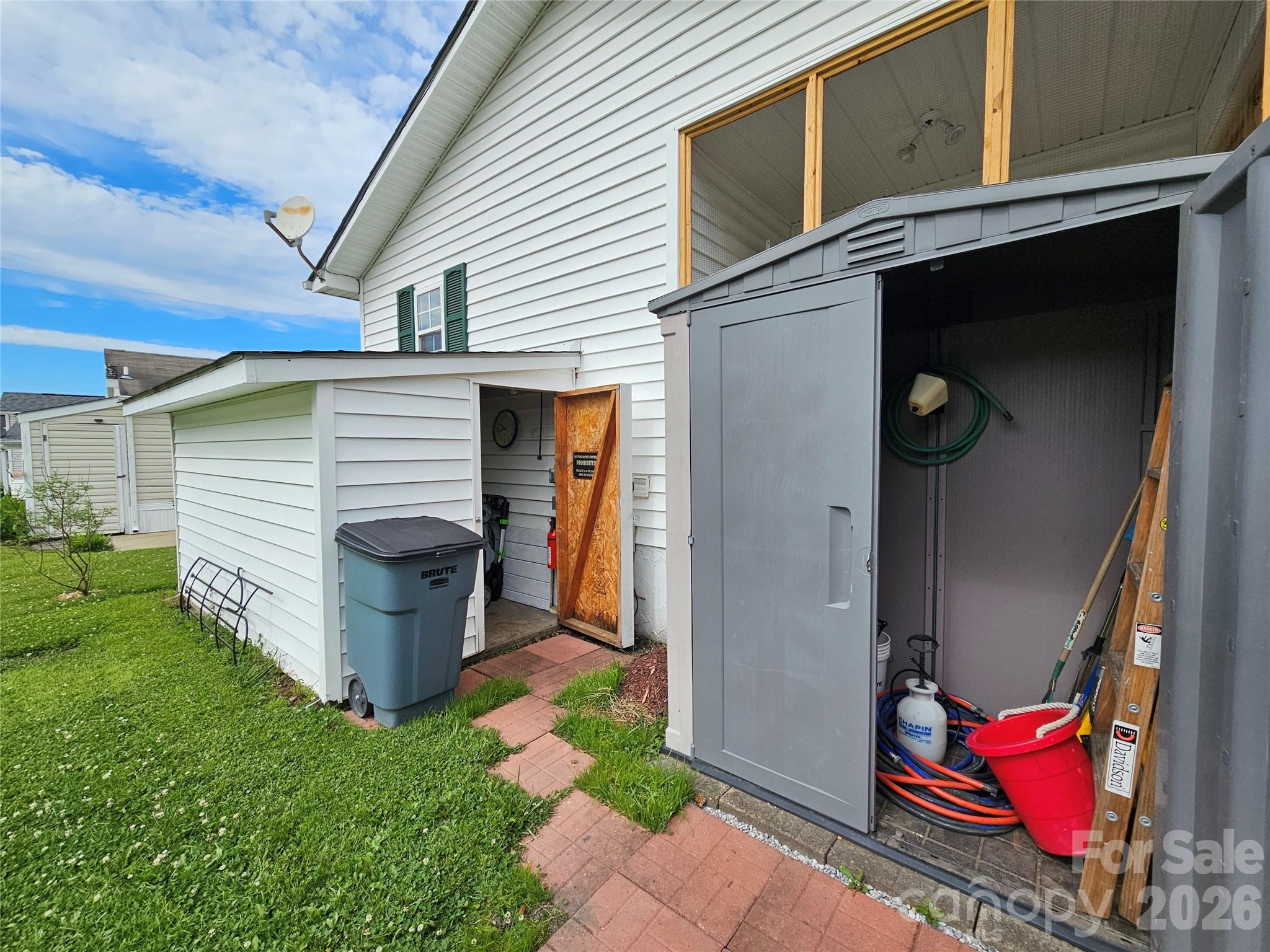 68 Strollers Lane — Waynesville