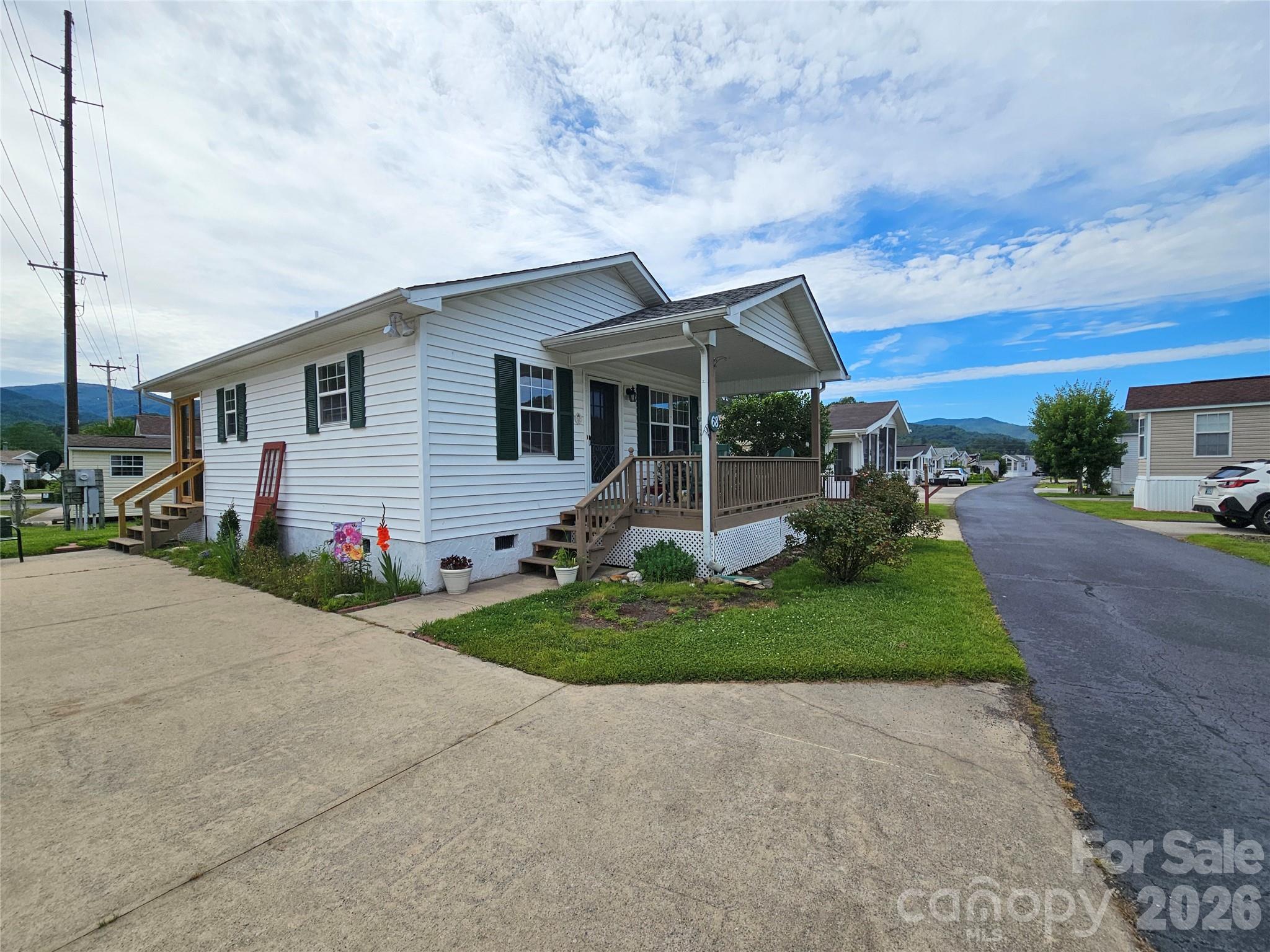 68 Strollers Lane — Waynesville