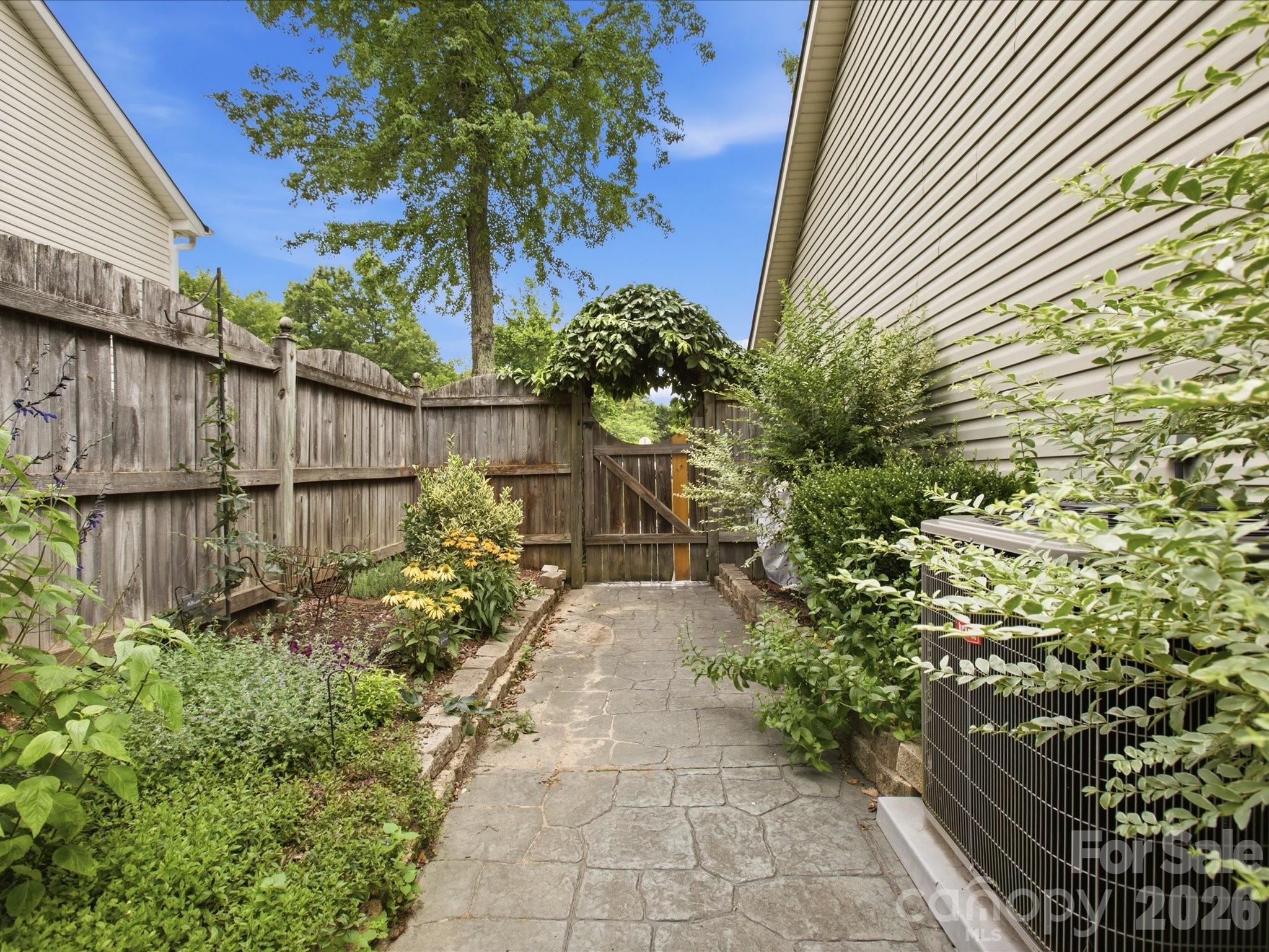 1102 Slate Ridge Road — Matthews