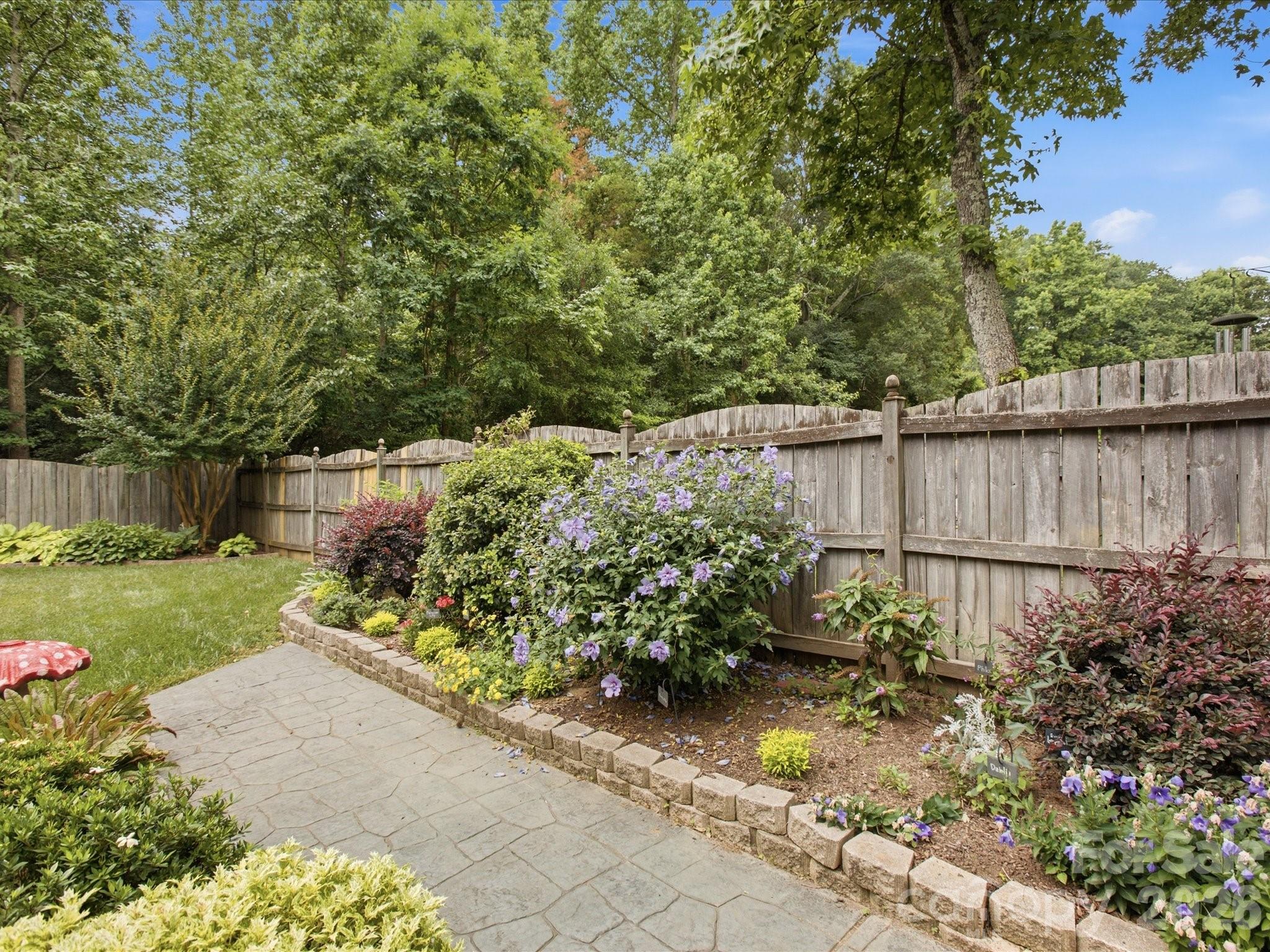 1102 Slate Ridge Road — Matthews