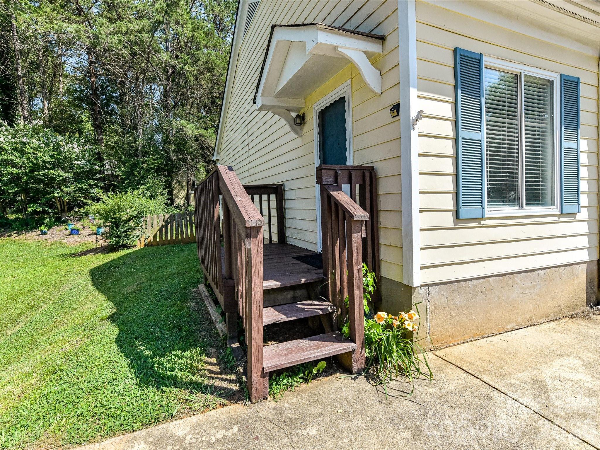 13421 Baker Mills Road — Pineville