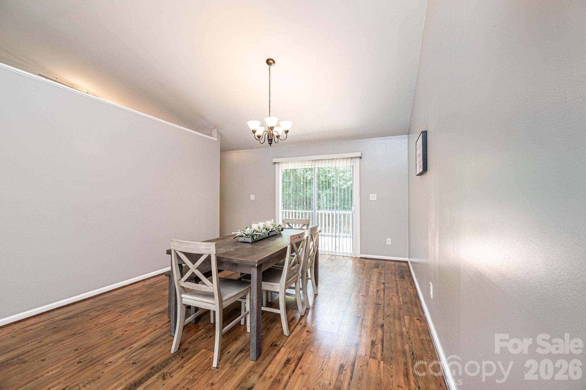 4158 Arrowhead Drive NE — Hickory