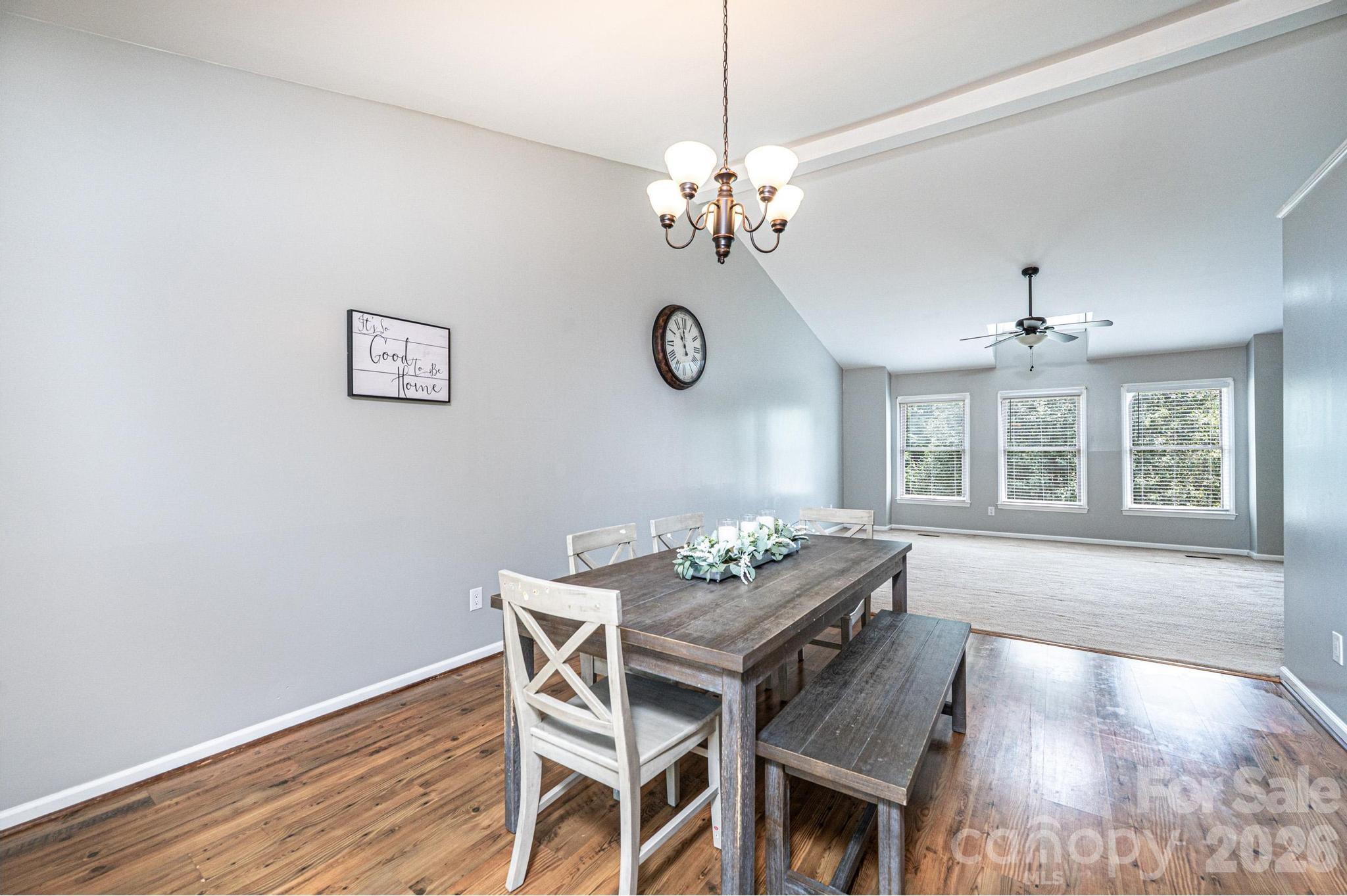 4158 Arrowhead Drive NE — Hickory
