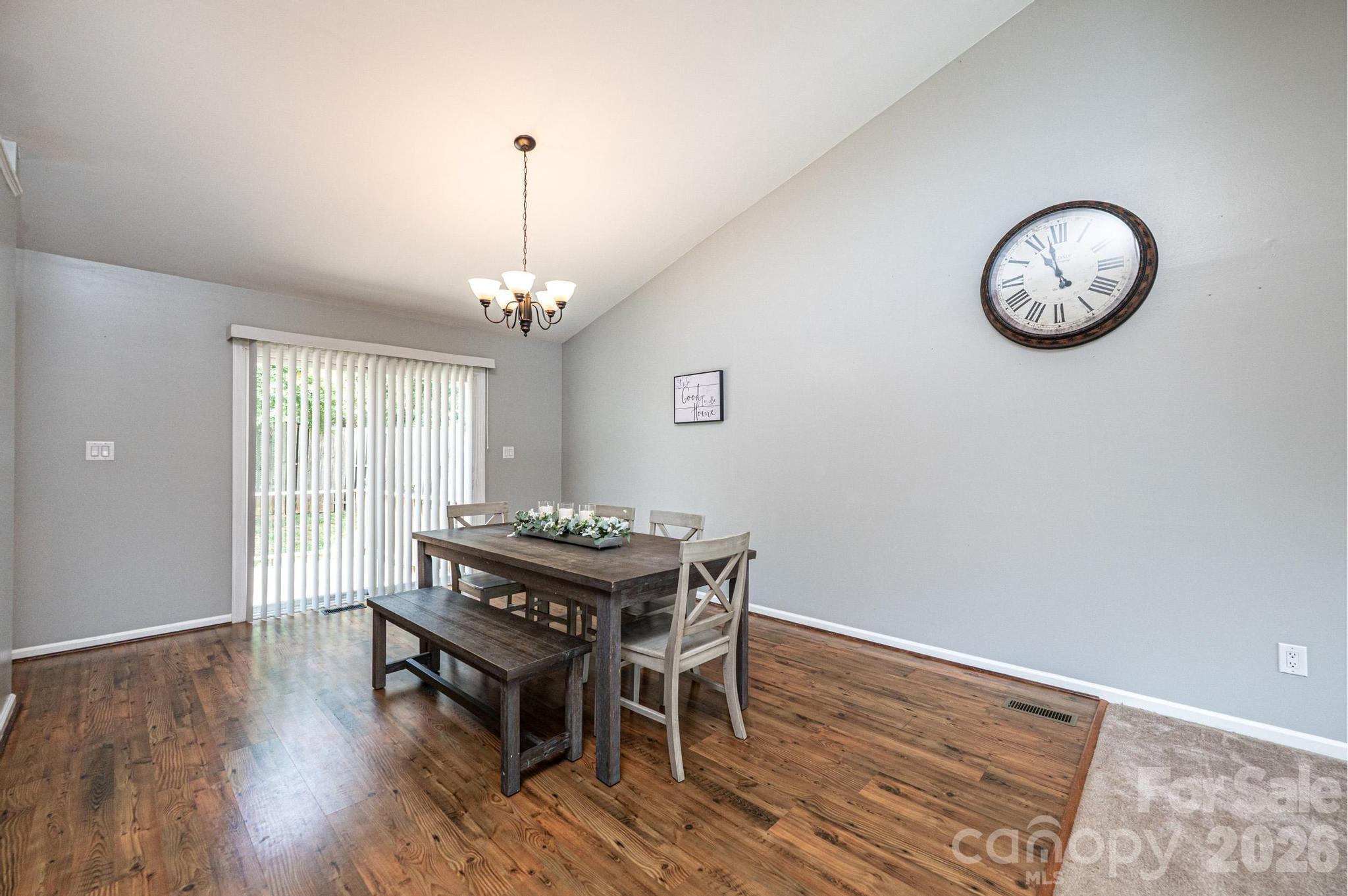 4158 Arrowhead Drive NE — Hickory