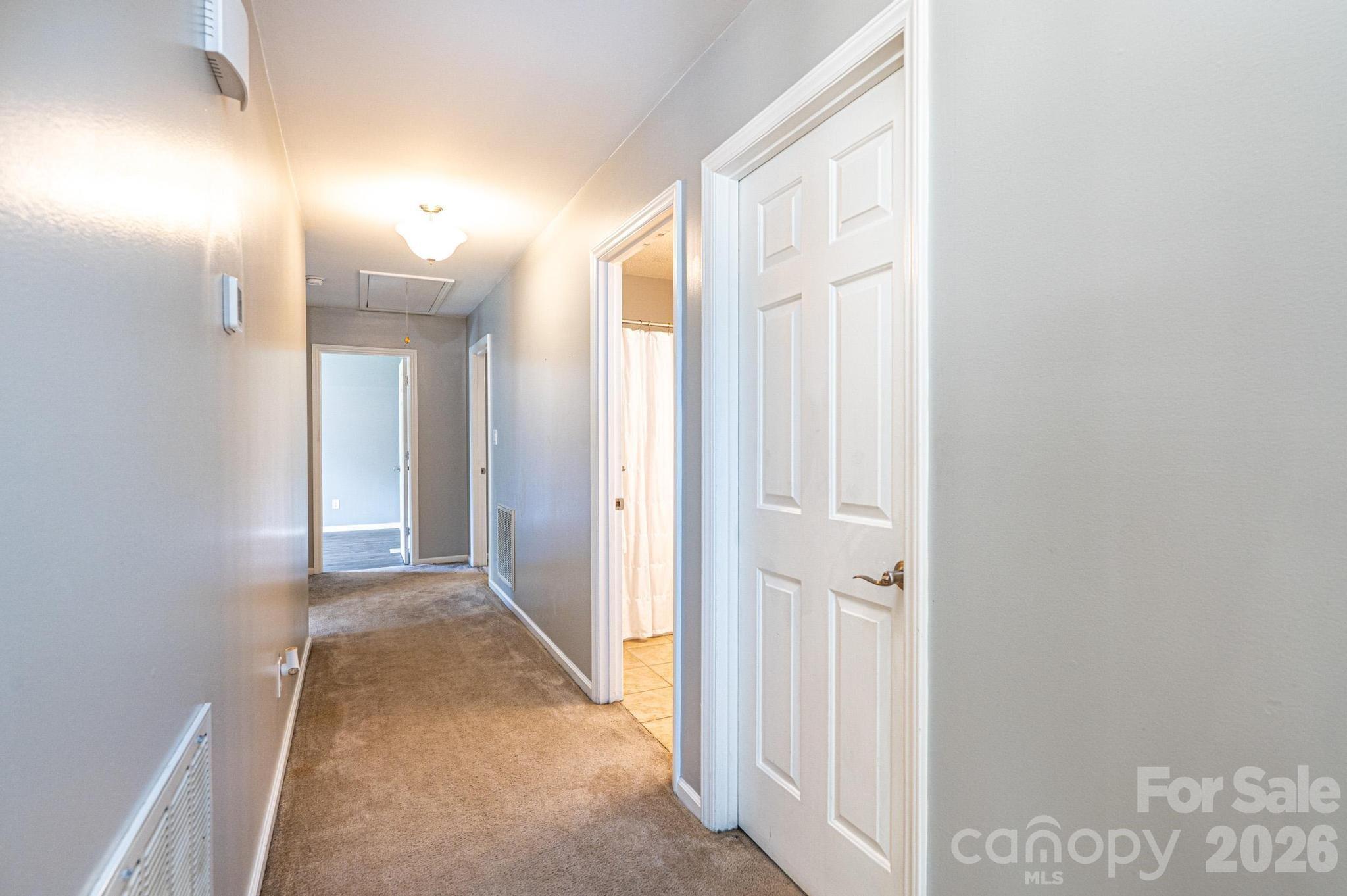 4158 Arrowhead Drive NE — Hickory