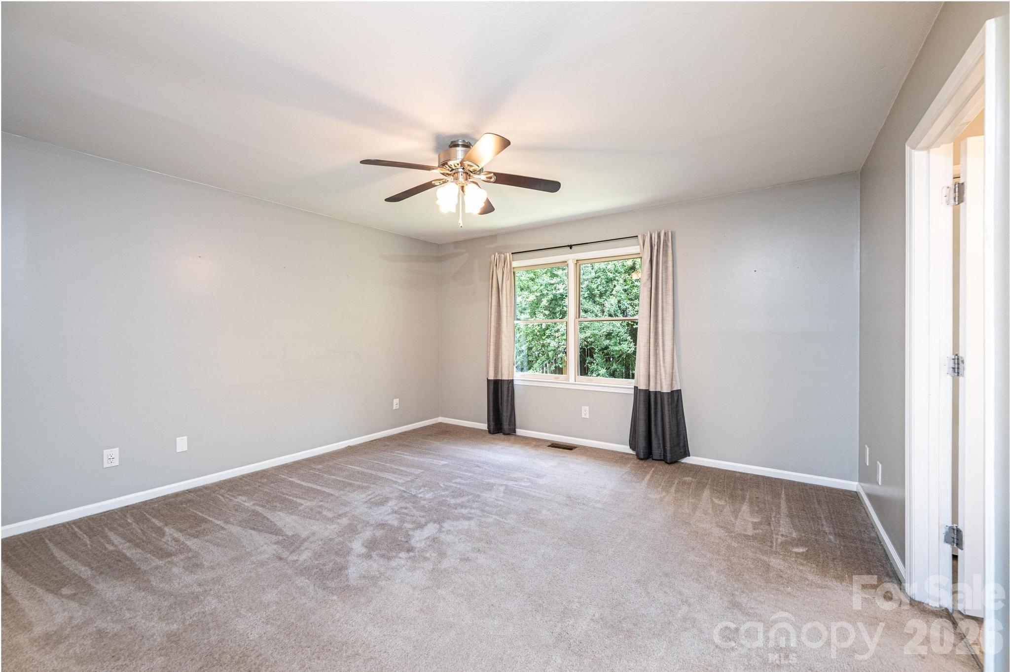 4158 Arrowhead Drive NE — Hickory