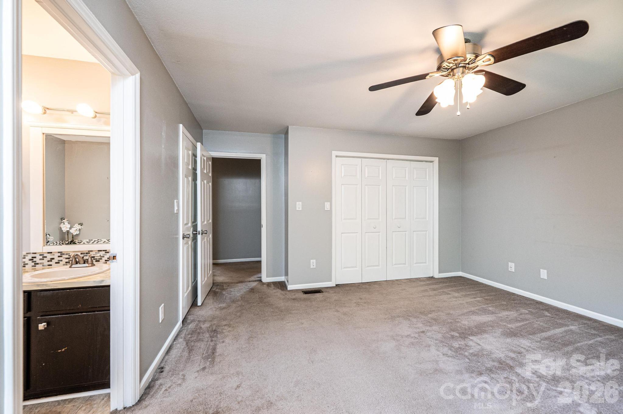 4158 Arrowhead Drive NE — Hickory