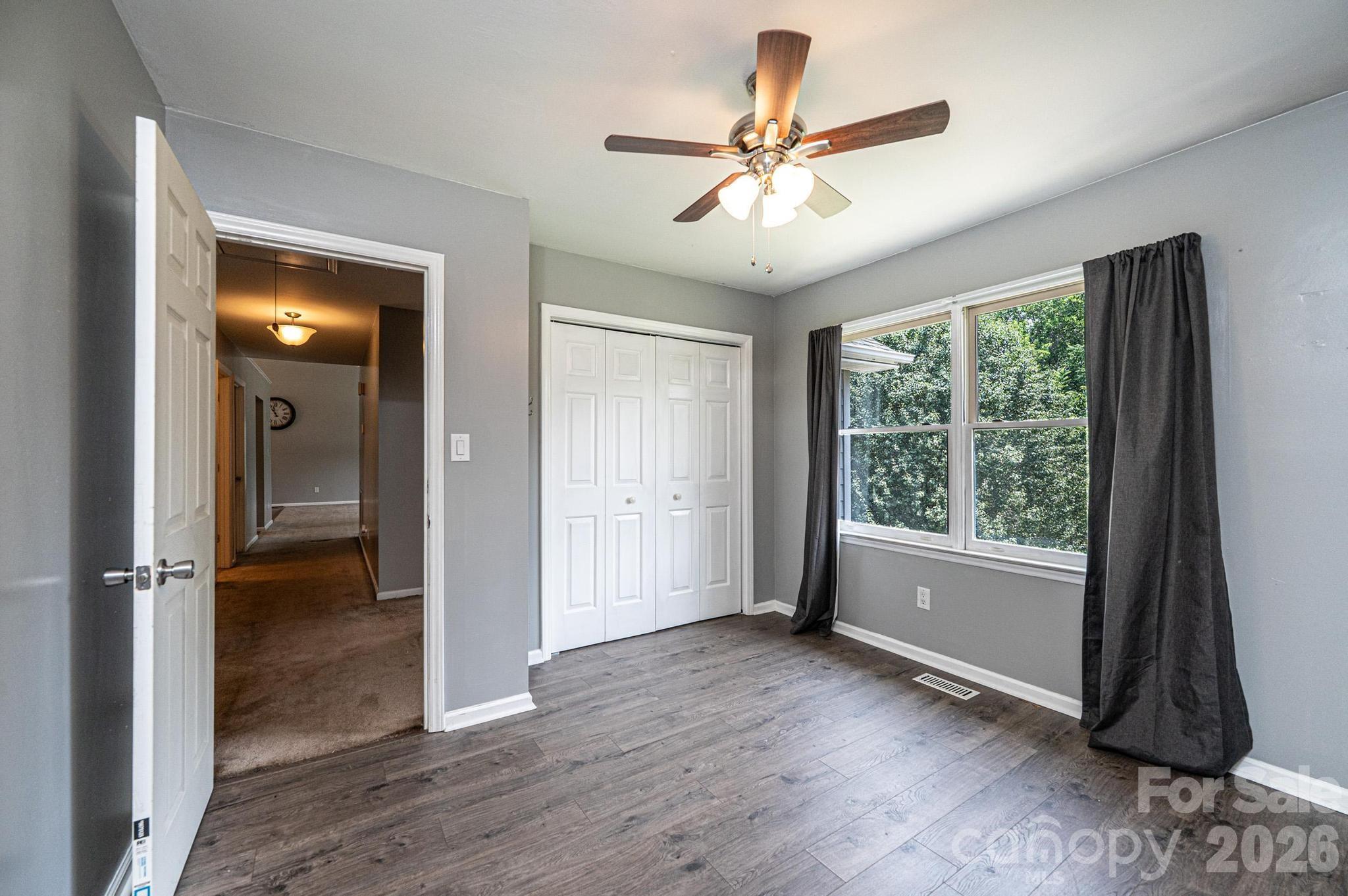 4158 Arrowhead Drive NE — Hickory