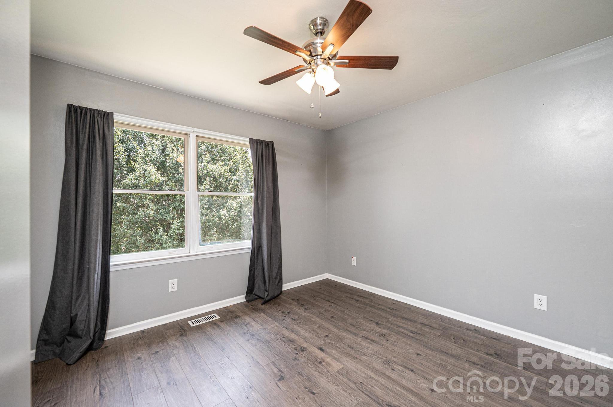 4158 Arrowhead Drive NE — Hickory
