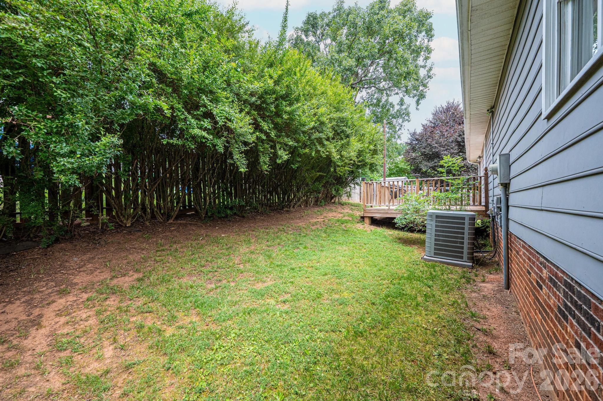 4158 Arrowhead Drive NE — Hickory