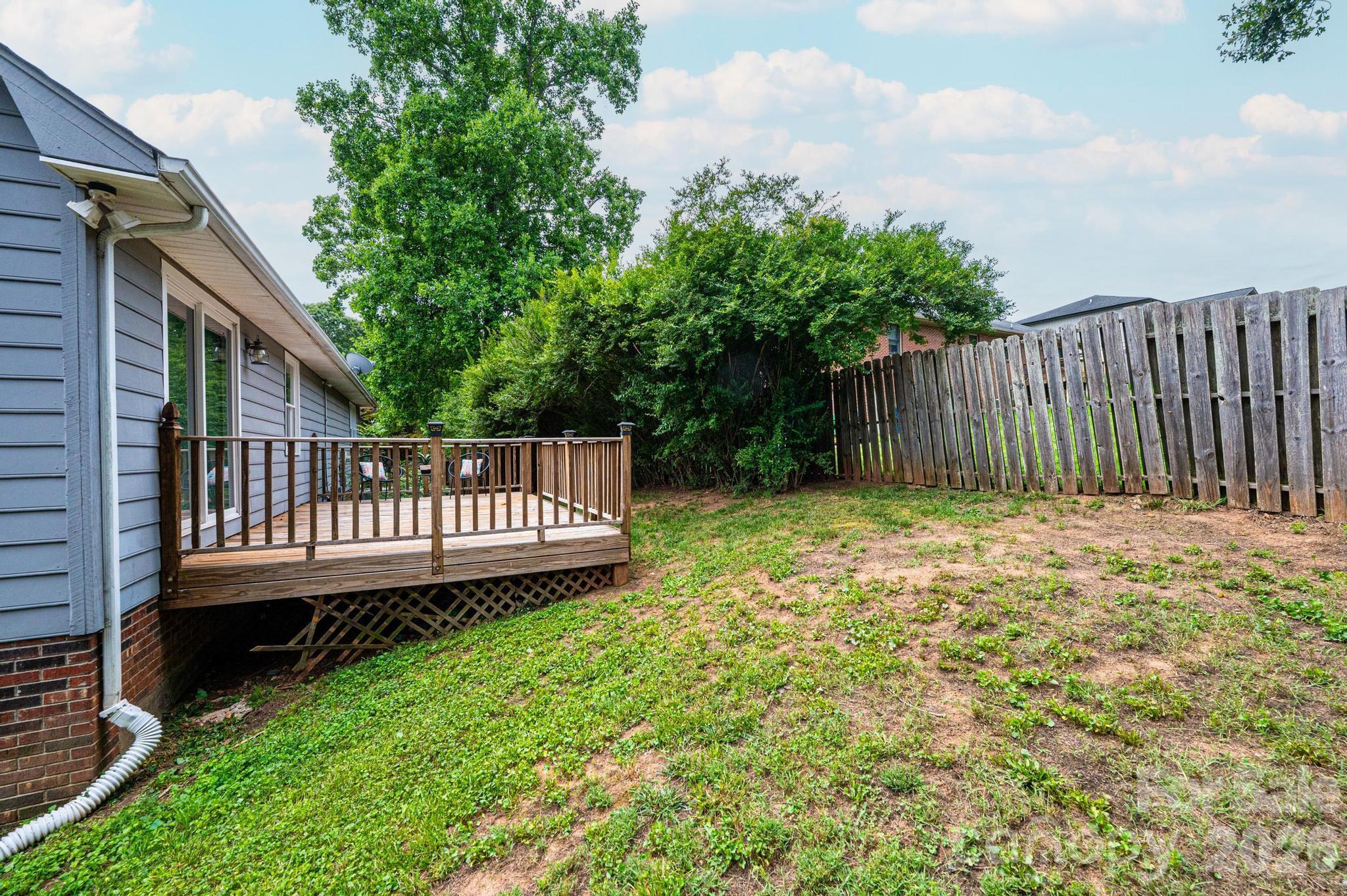 4158 Arrowhead Drive NE — Hickory
