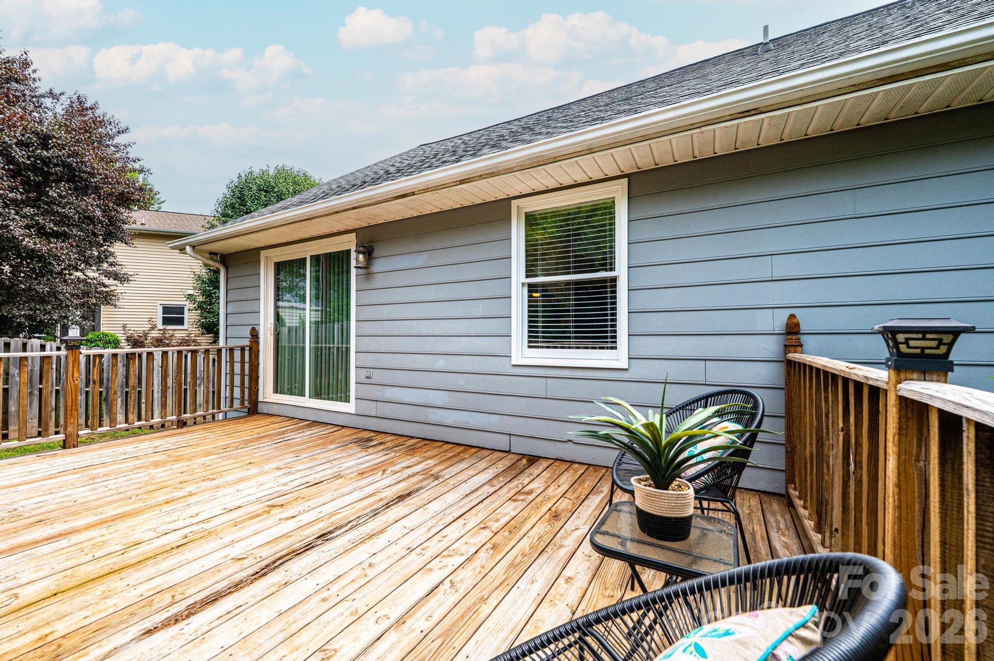 4158 Arrowhead Drive NE — Hickory