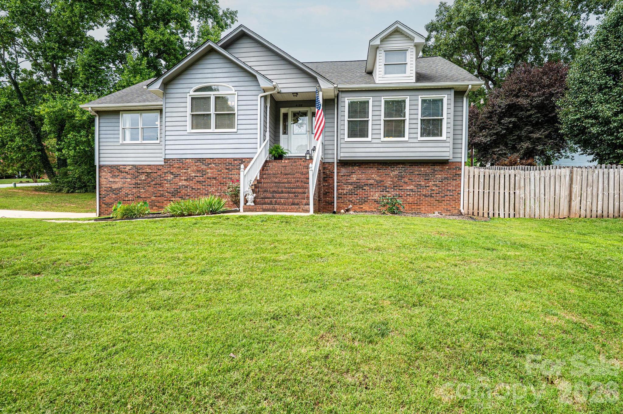 4158 Arrowhead Drive NE — Hickory