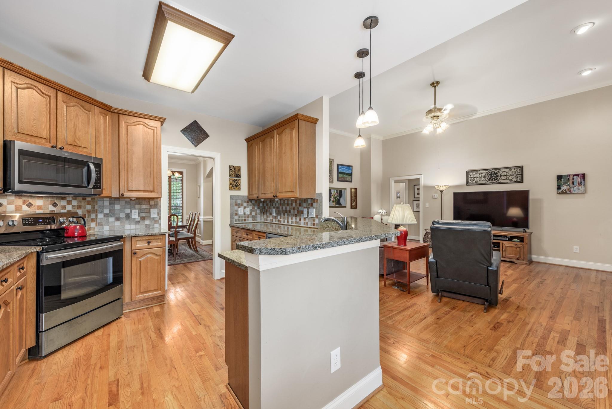 7032 Kidwelly Lane — Matthews