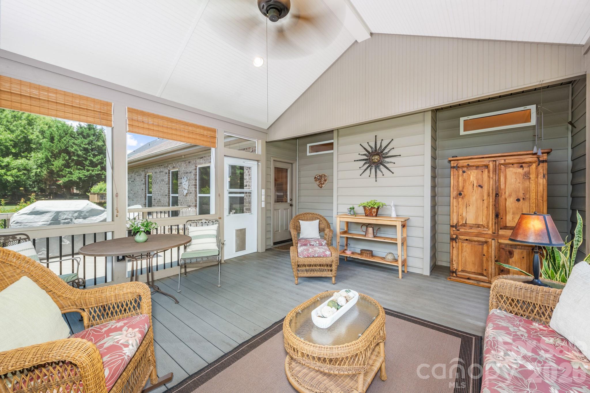 7032 Kidwelly Lane — Matthews