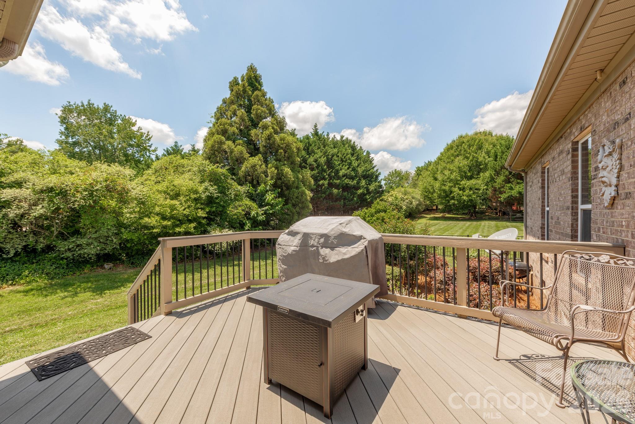 7032 Kidwelly Lane — Matthews