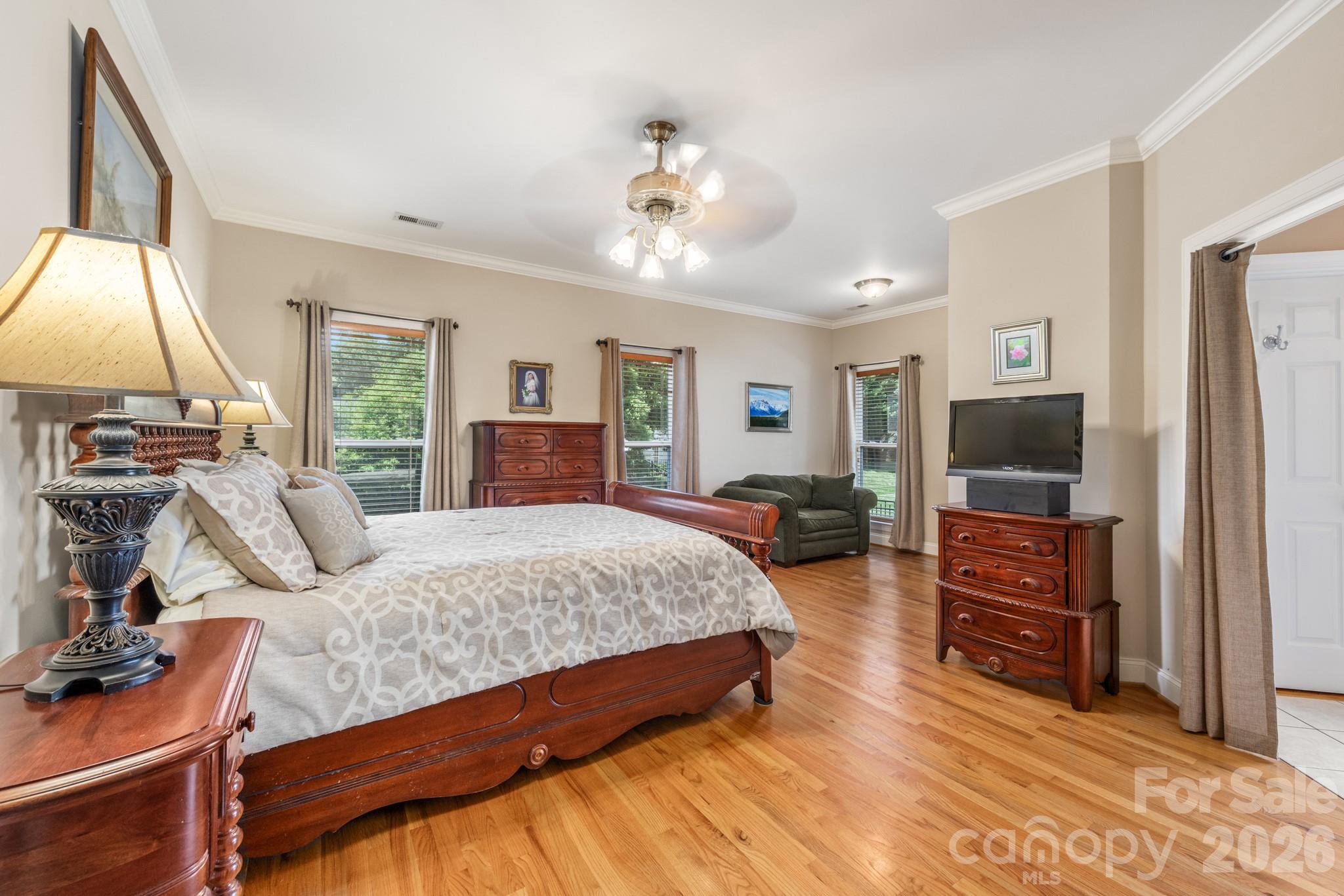 7032 Kidwelly Lane — Matthews