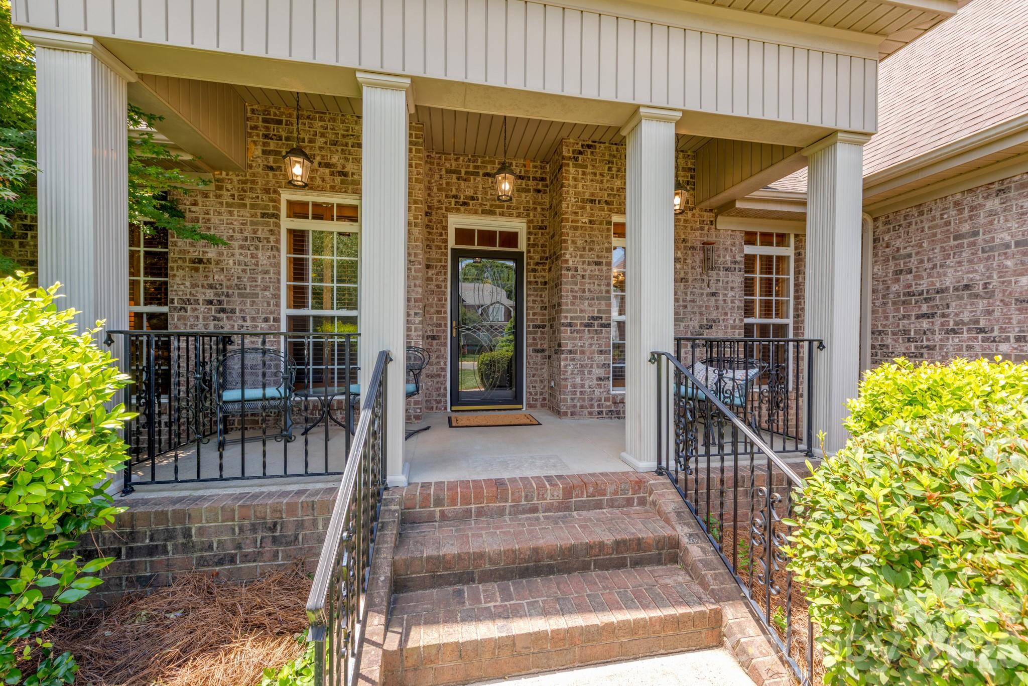 7032 Kidwelly Lane — Matthews