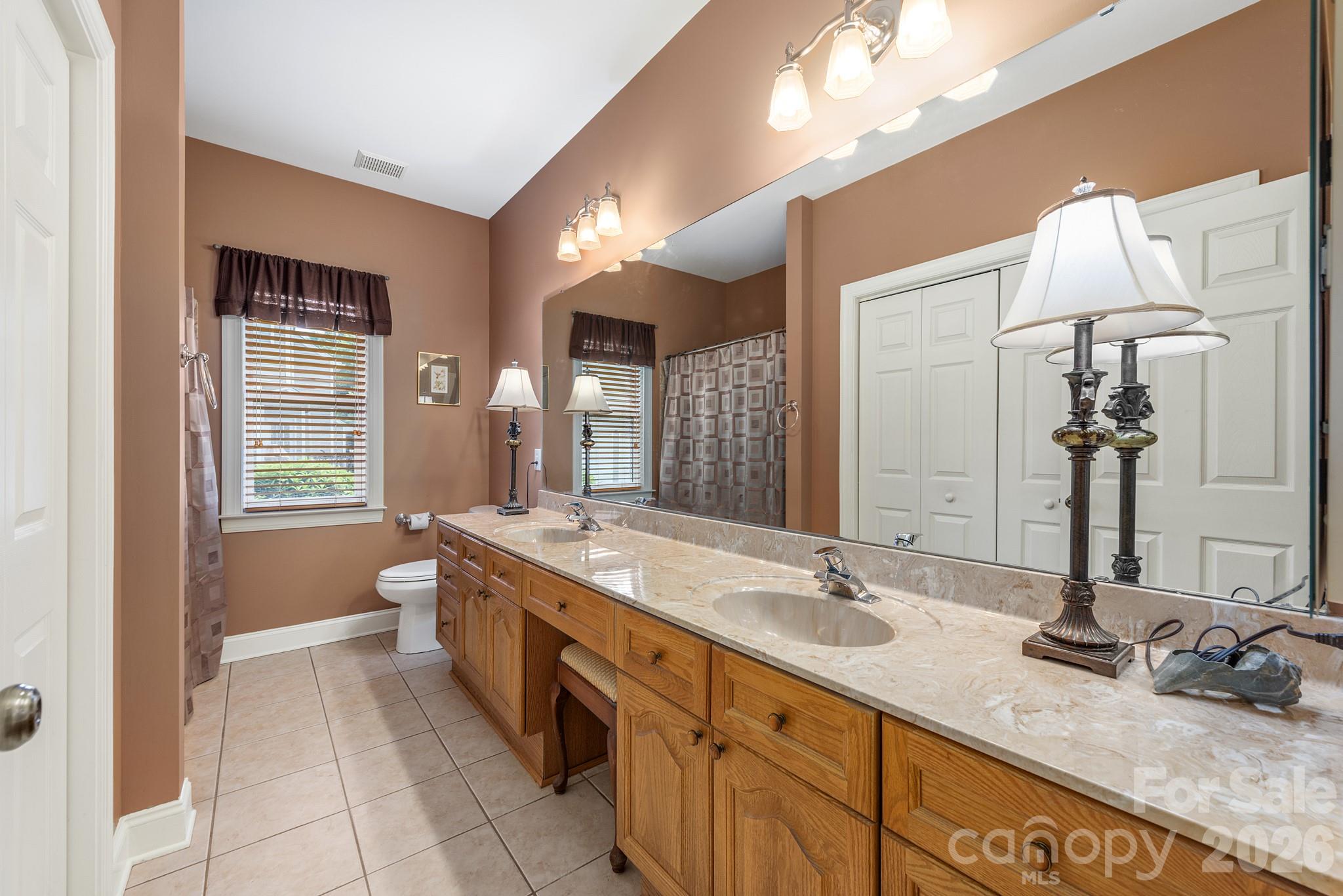 7032 Kidwelly Lane — Matthews
