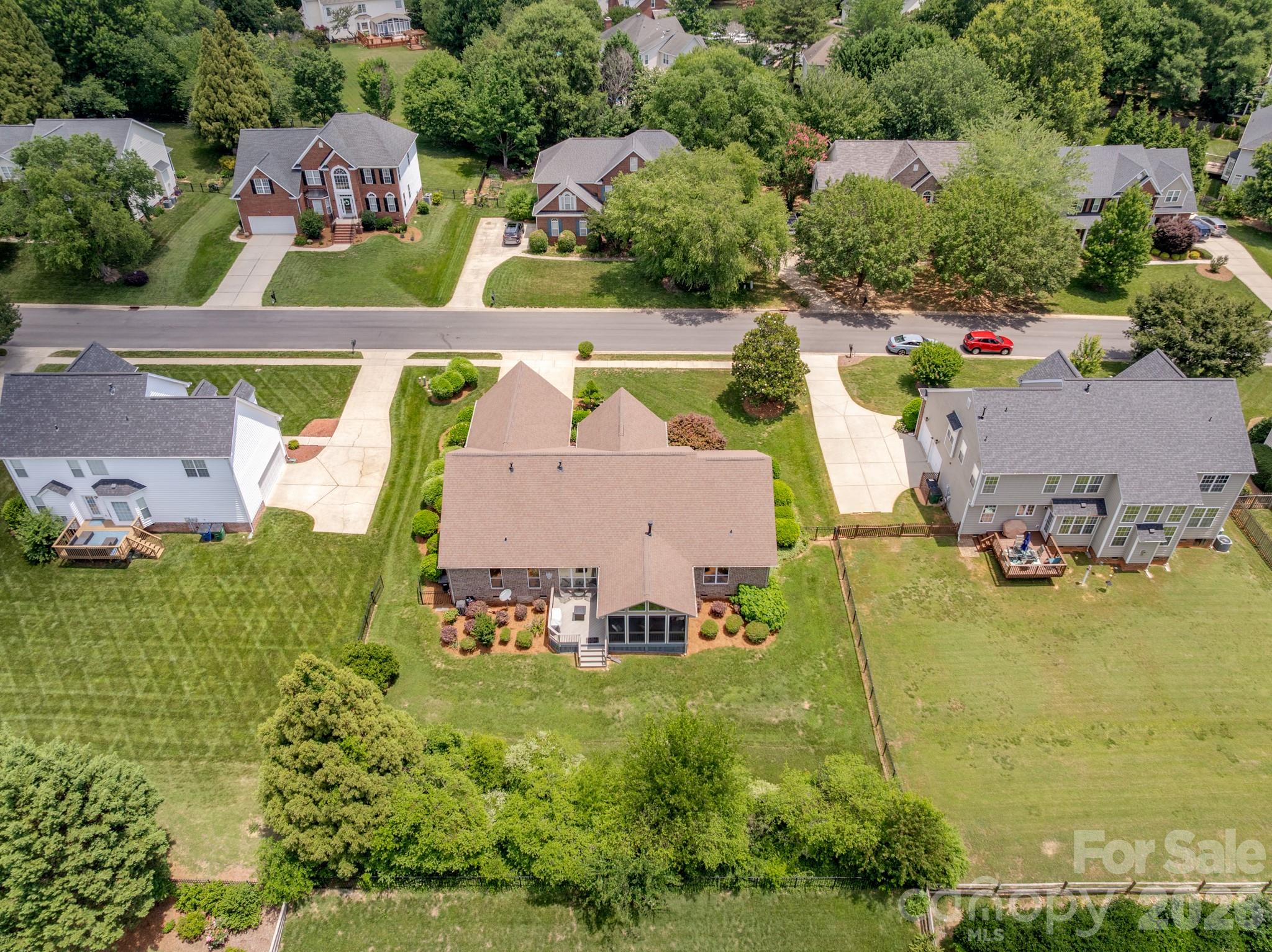 7032 Kidwelly Lane — Matthews