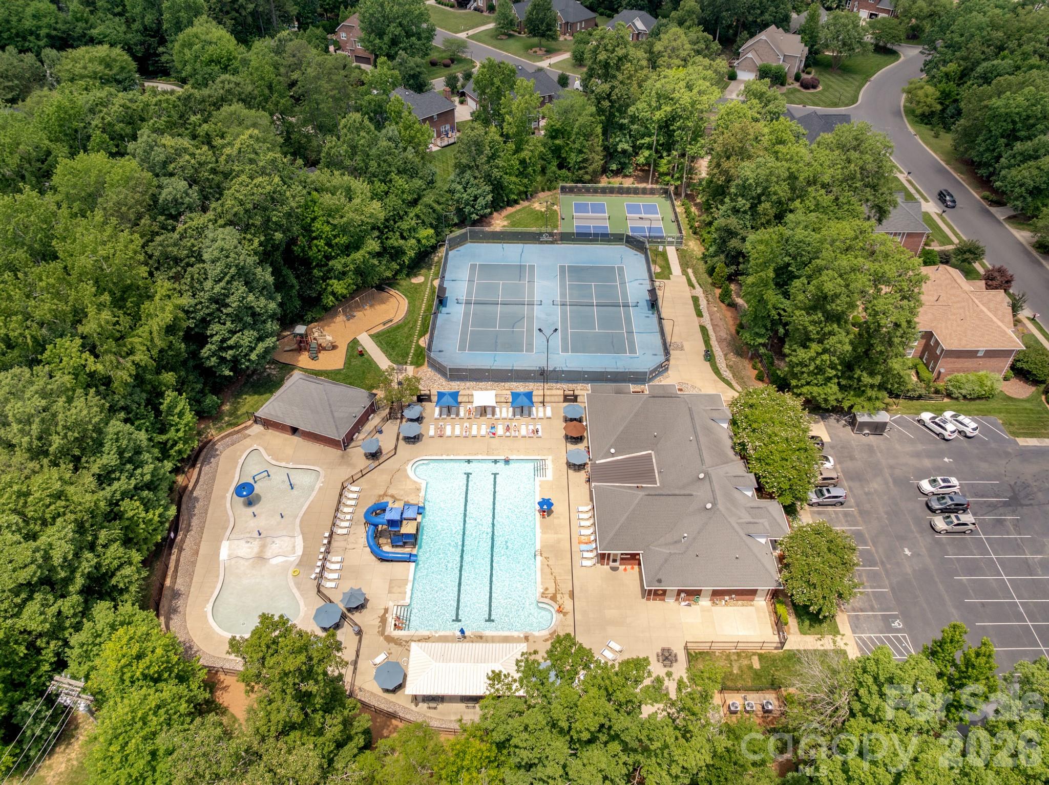 7032 Kidwelly Lane — Matthews