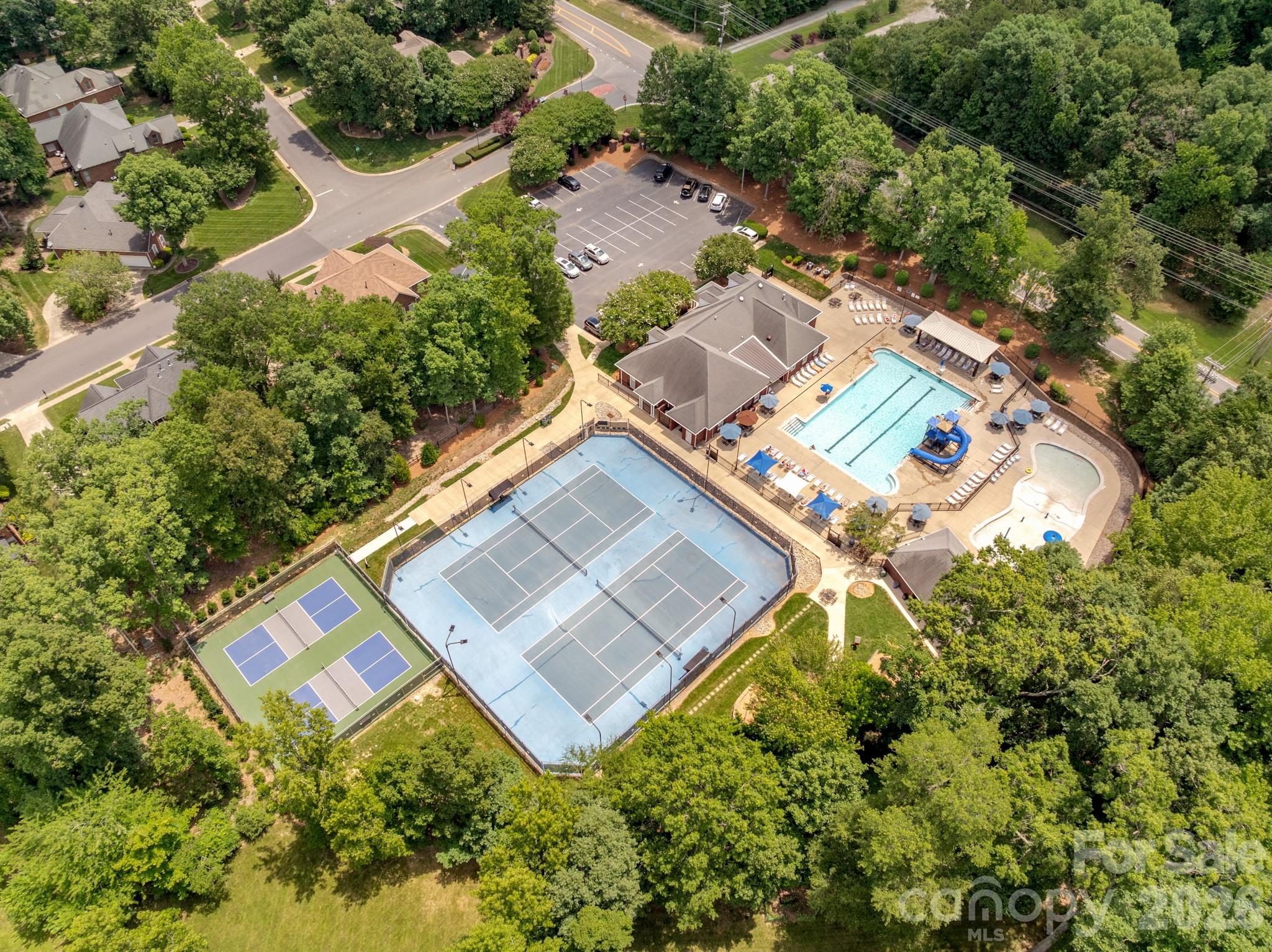 7032 Kidwelly Lane — Matthews