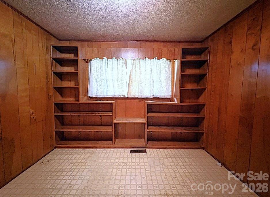 723 Kings Mountain Street — Clover