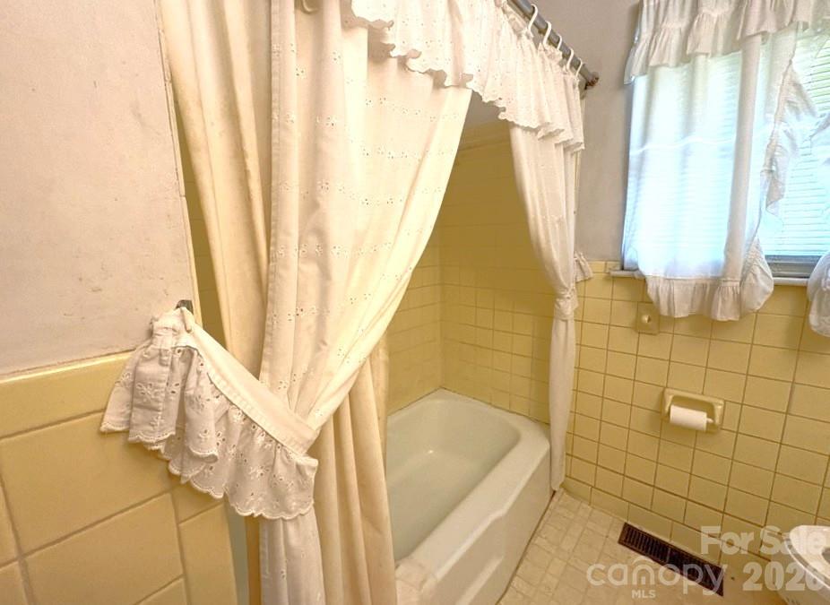 723 Kings Mountain Street — Clover