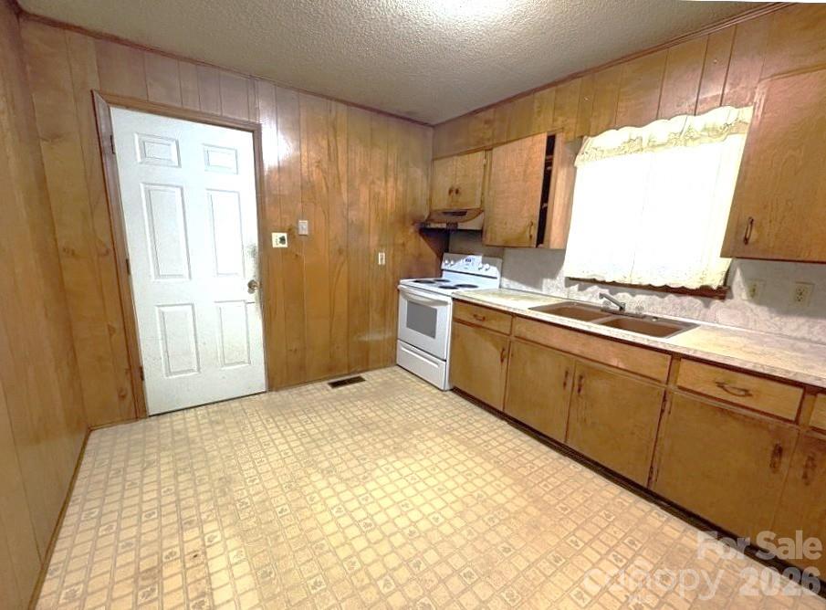 723 Kings Mountain Street — Clover